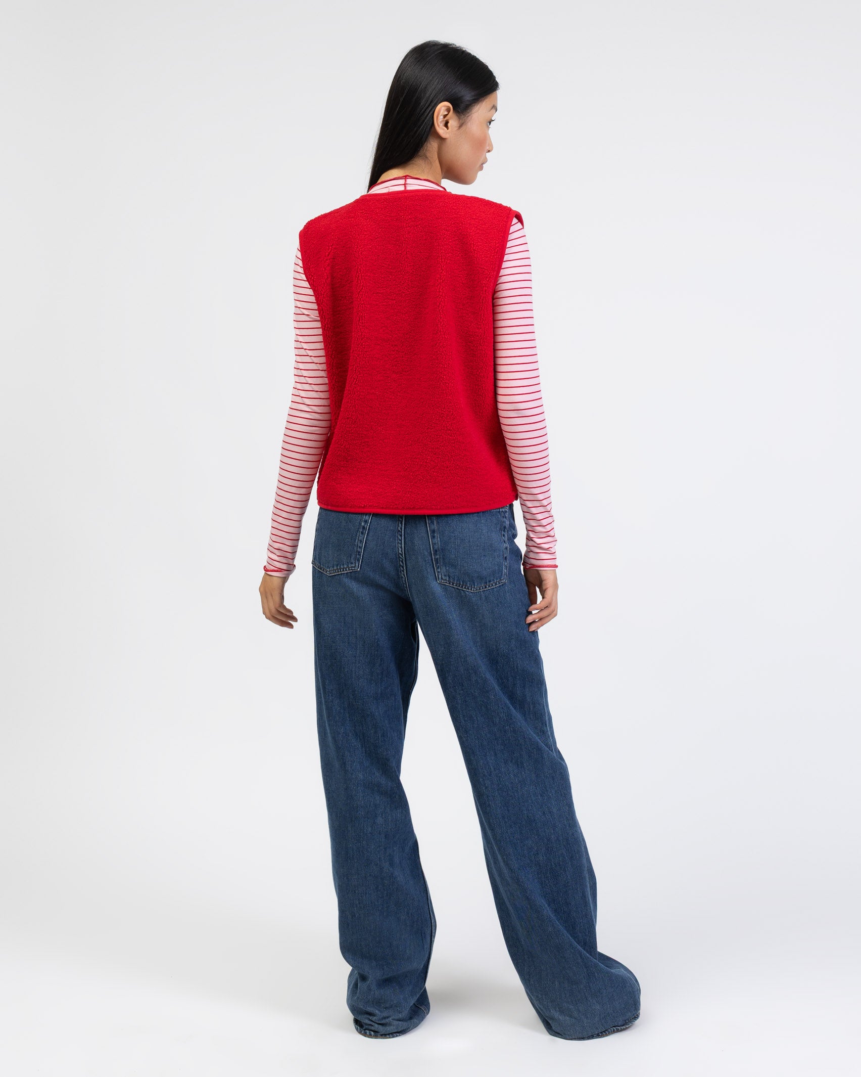 Einfarbige Teddyweste von hinten