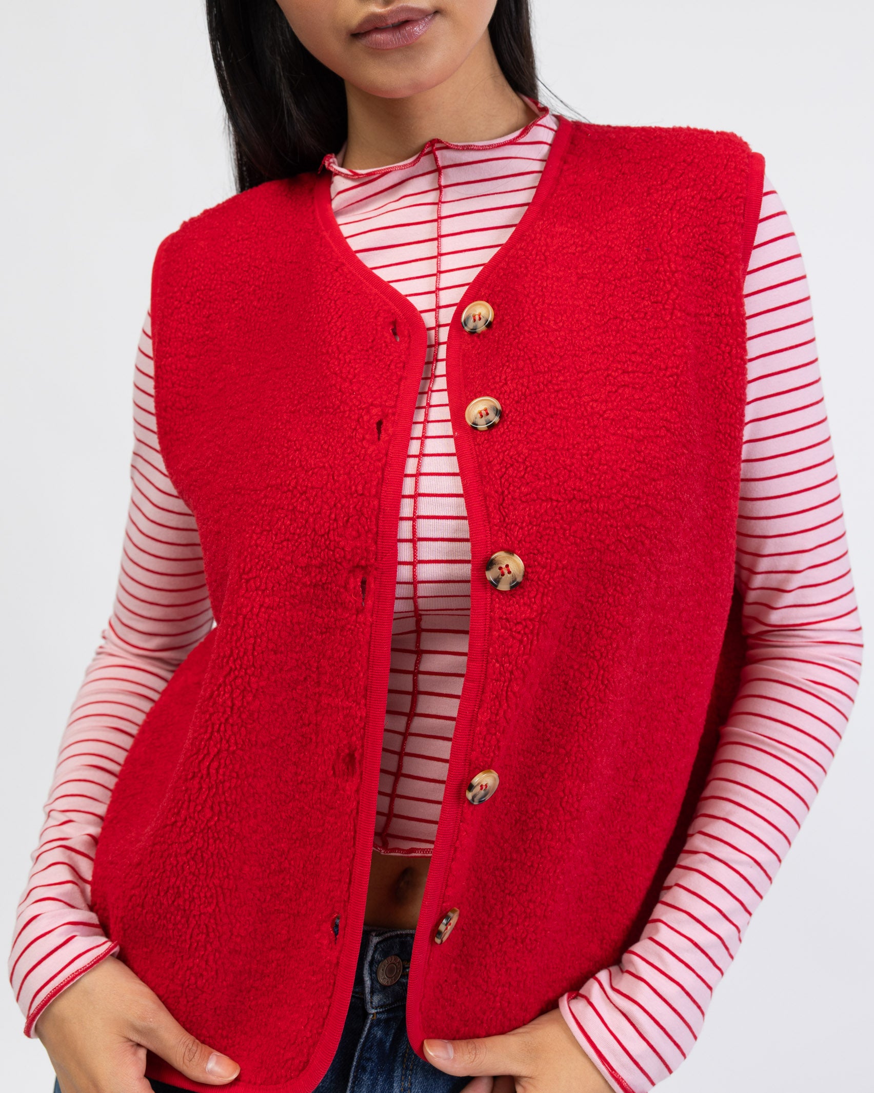 Einfarbige Teddyweste im Detail