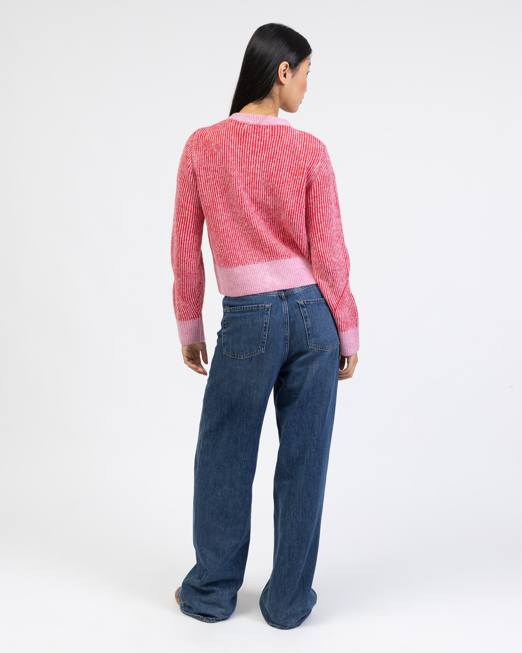 Gestreifte Strickjacke mit Knöpfen von hinten