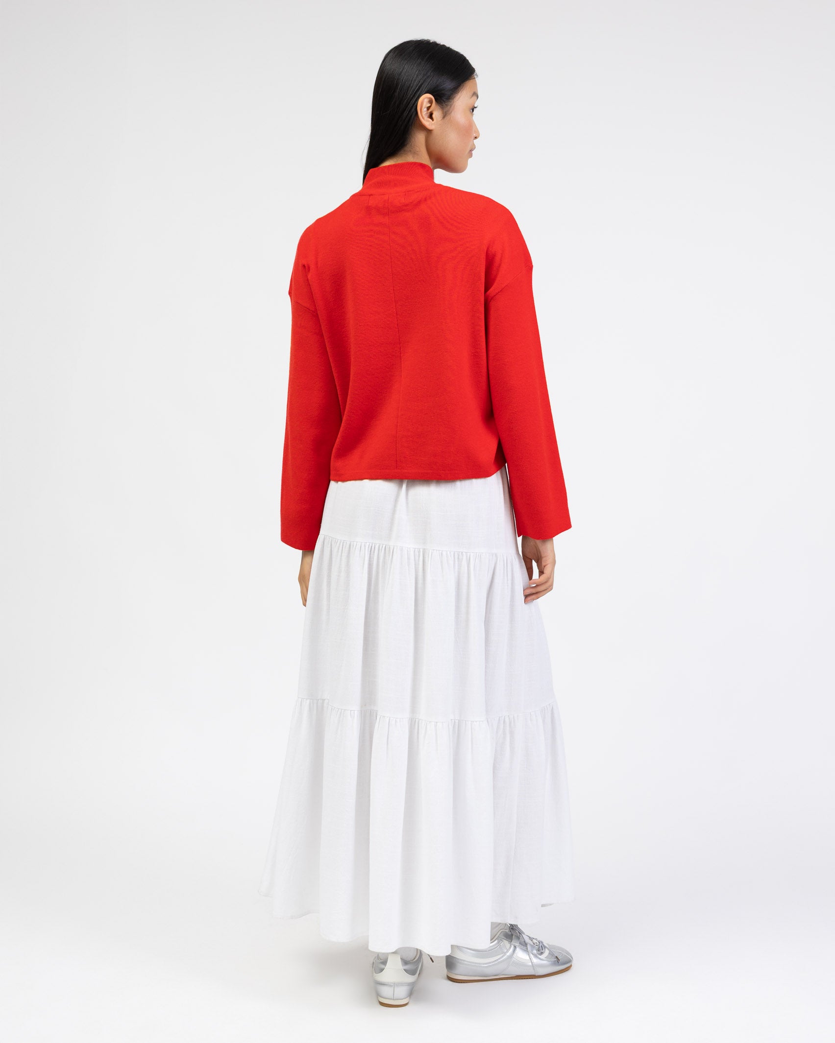 Weicher Pullover mit Stehkragen von hinten