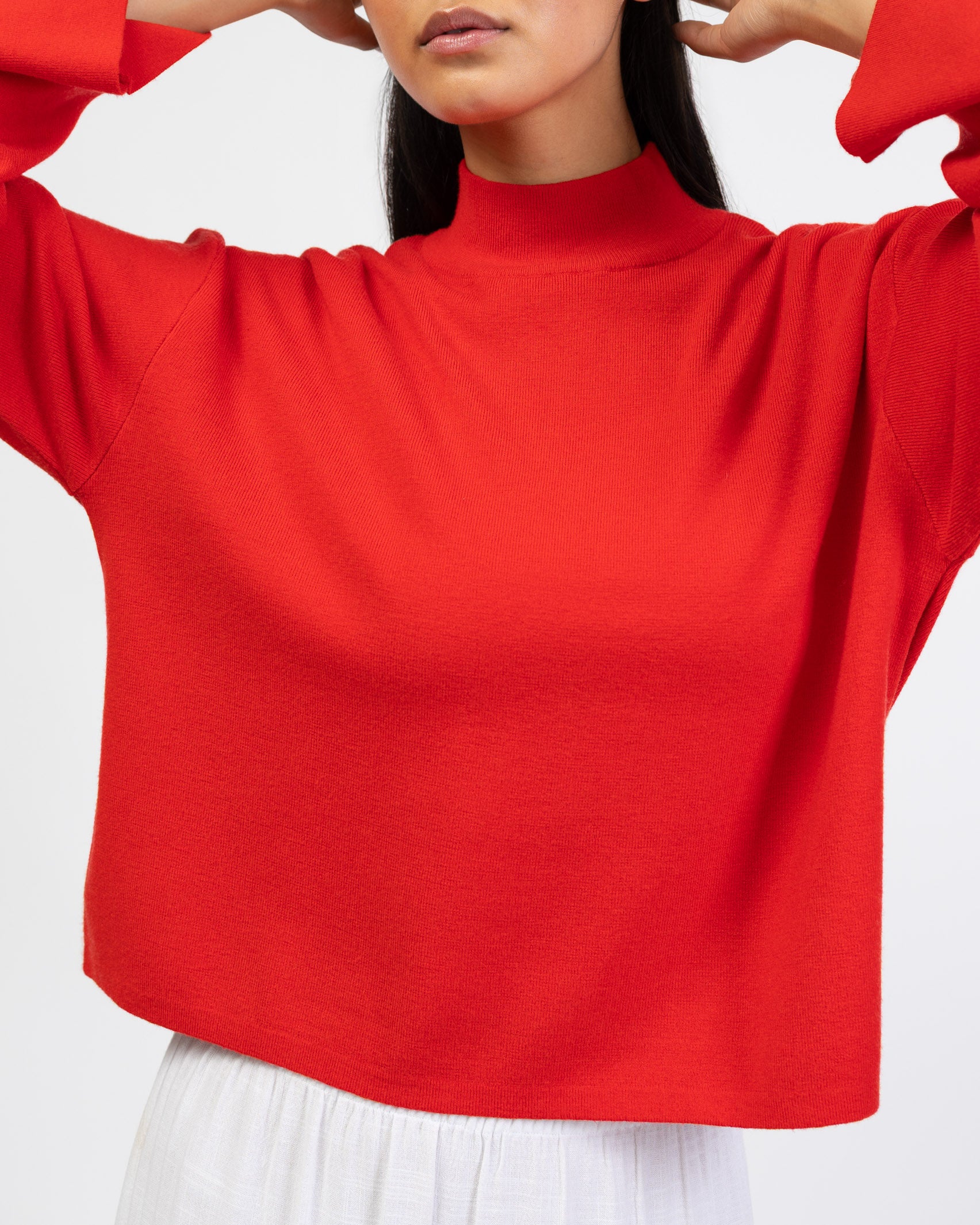 Weicher Pullover mit Stehkragen im Detail