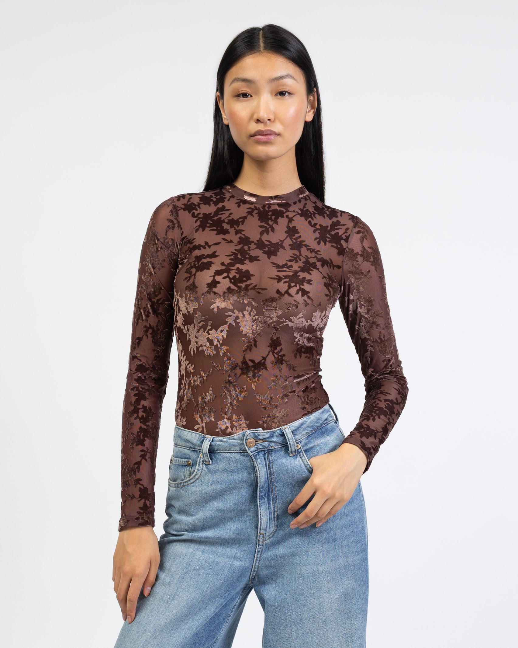 Body mit Blätter Print aus Samt von vorne