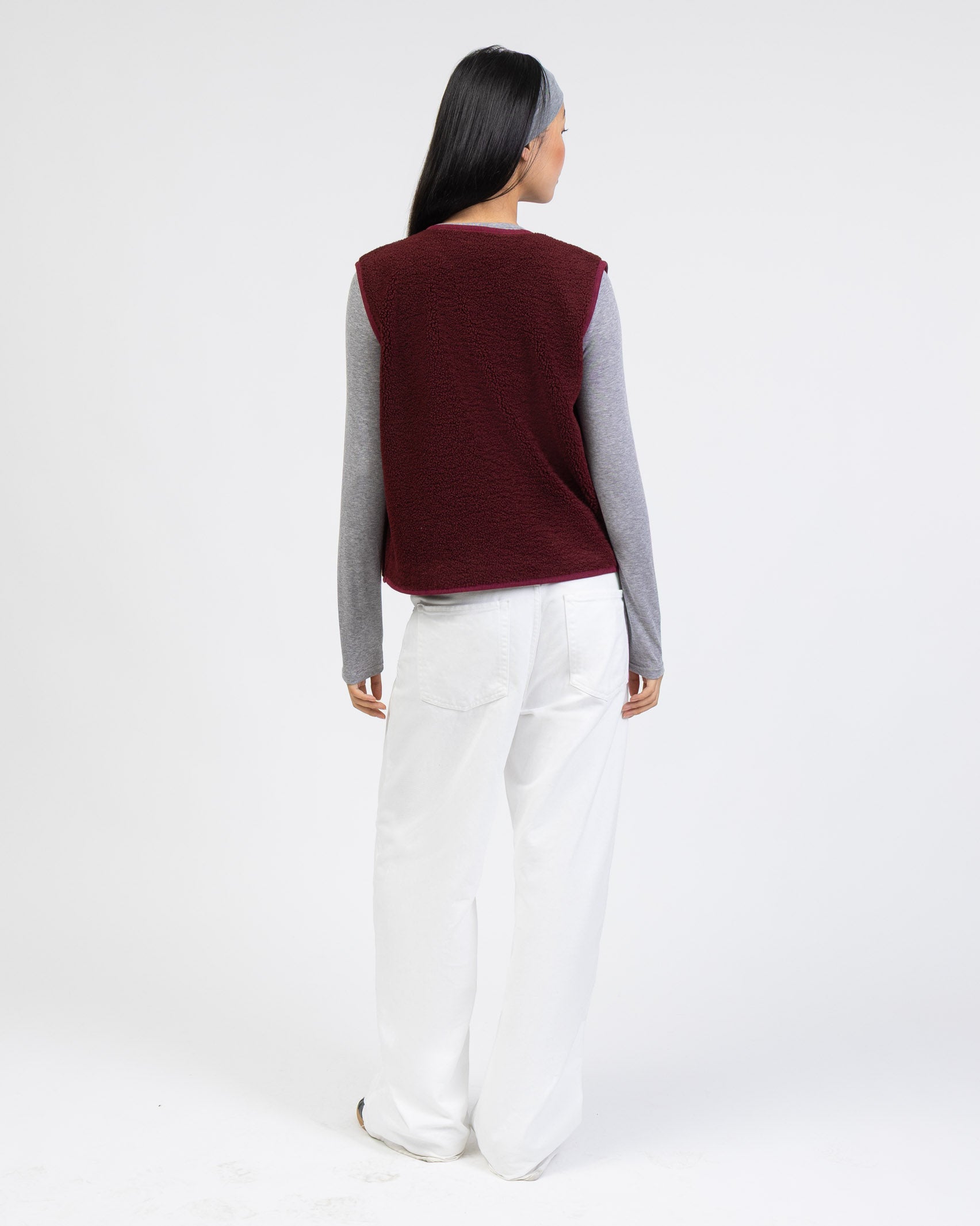 Einfarbige Teddyweste von hinten