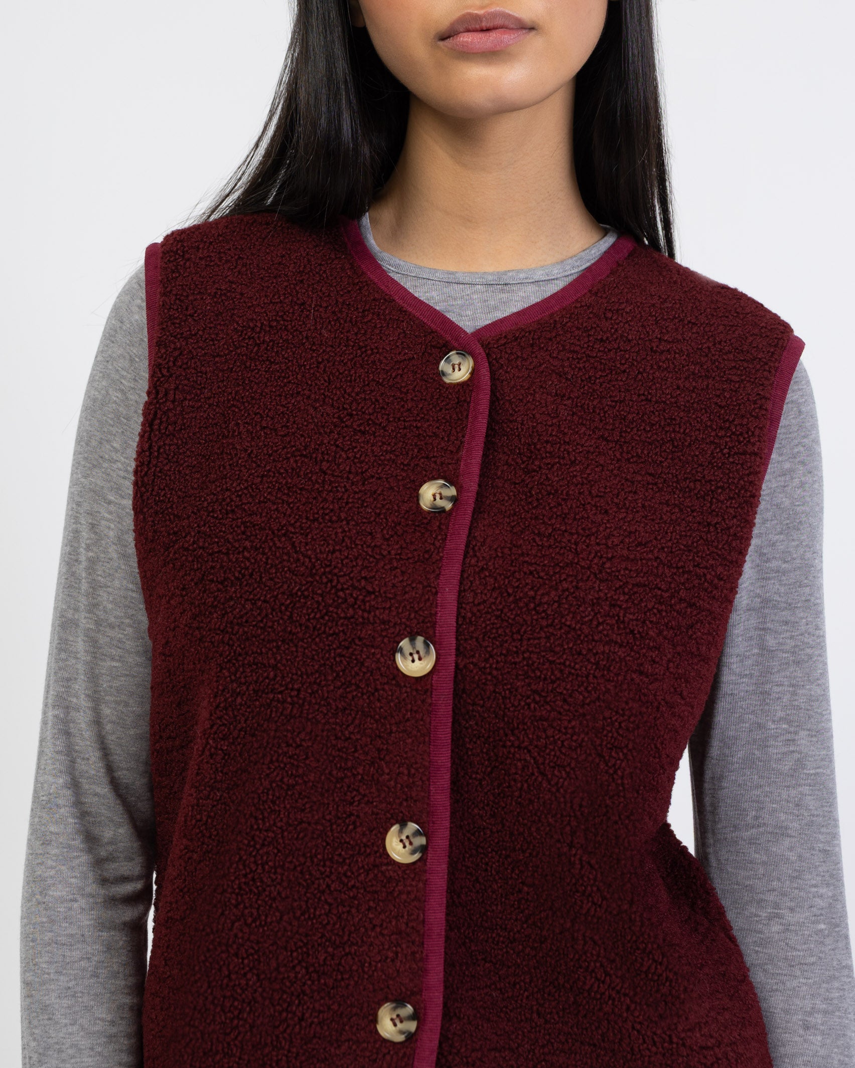 Einfarbige Teddyweste im Detail