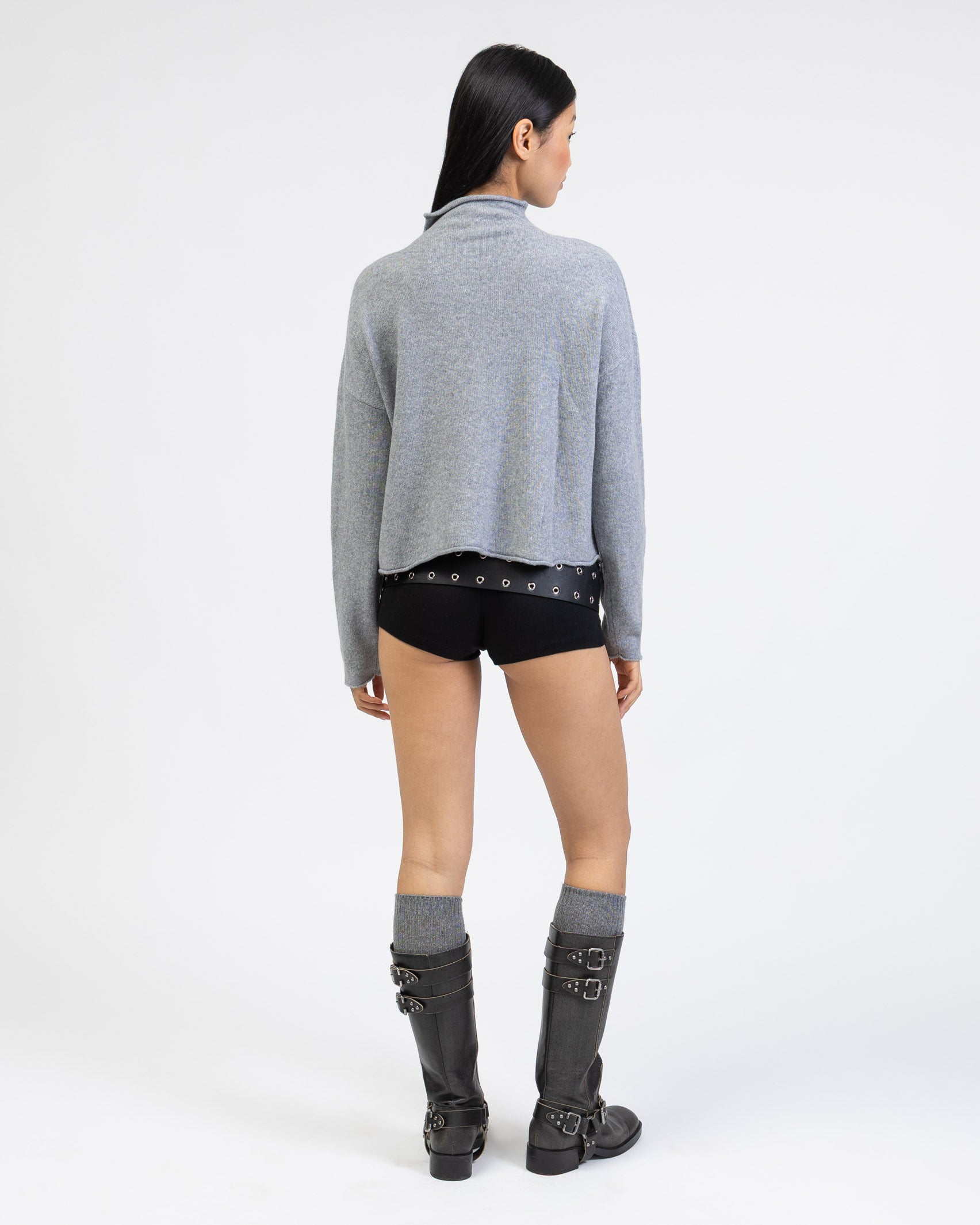 Strickjacke mit Stehkragen von hinten