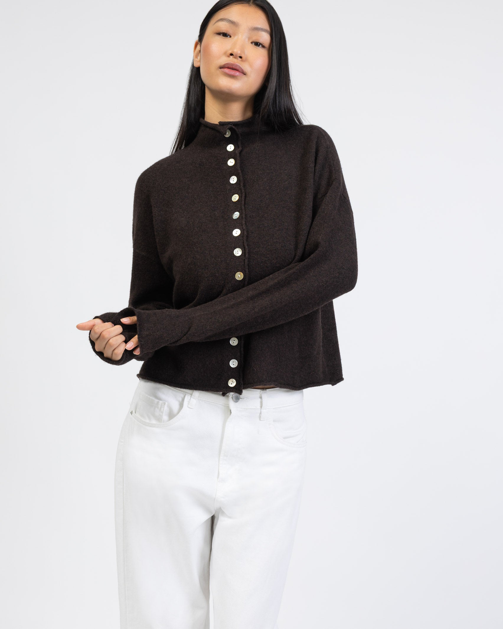 Strickjacke mit Stehkragen von vorne