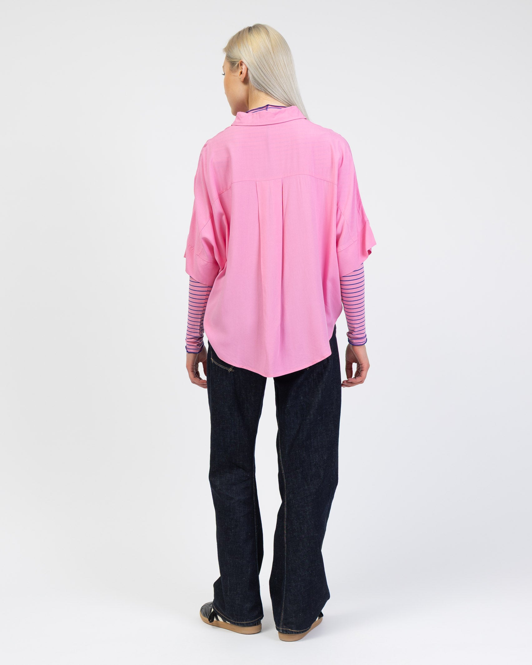 Weite Kurzarm Bluse von hinten