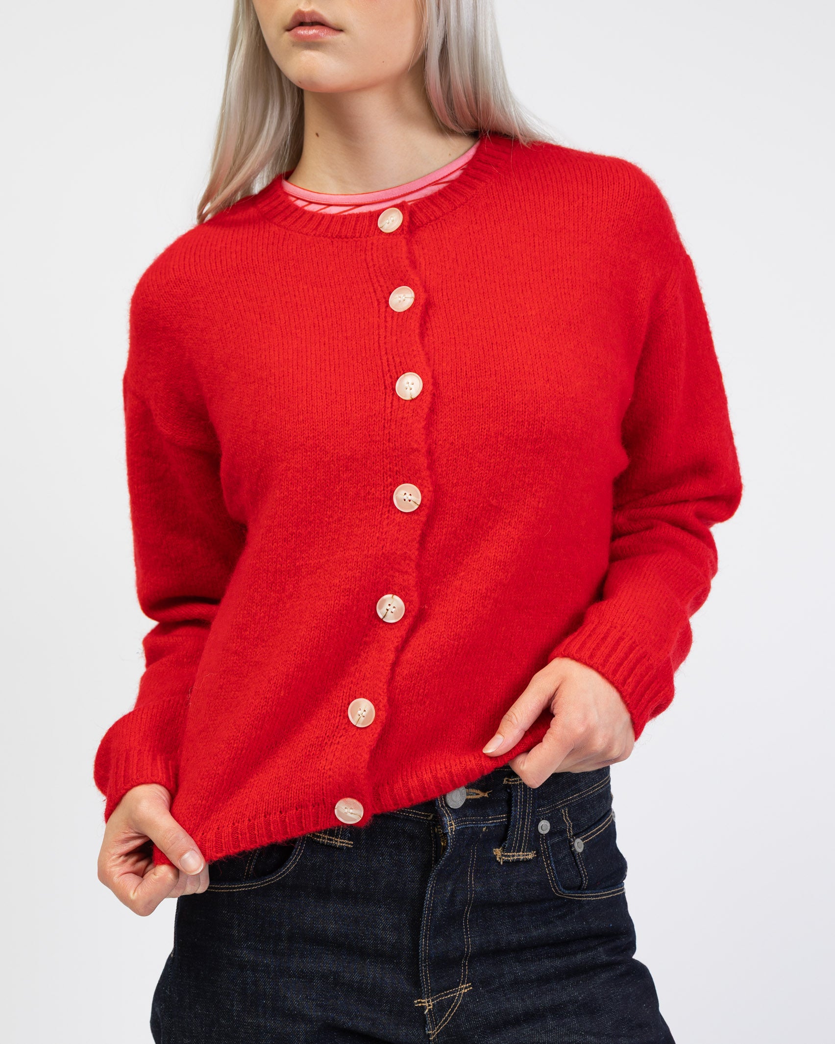 Strickjacke mit Rundhalsausschnitt im Detail