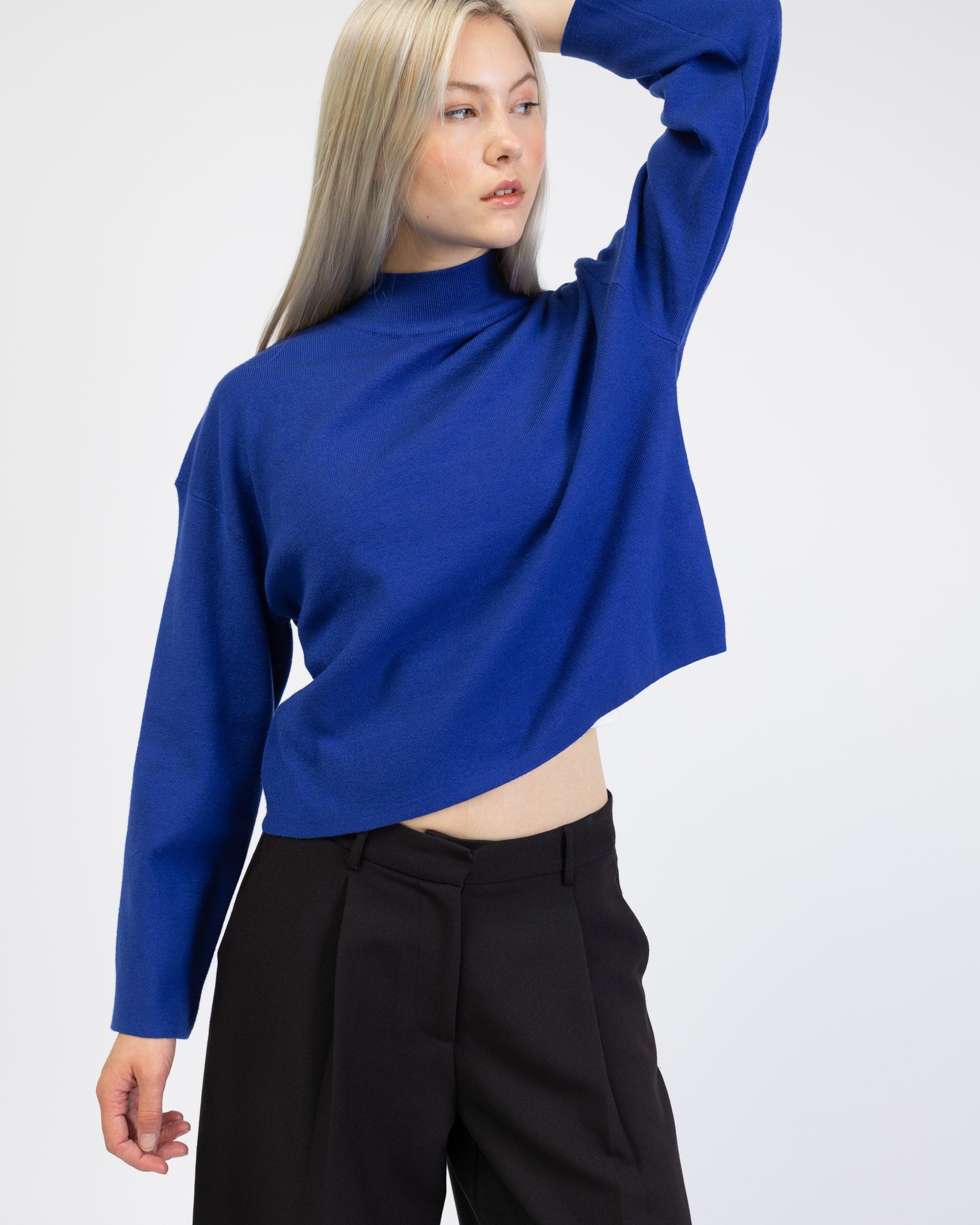 Weicher Pullover mit Stehkragen von vorne