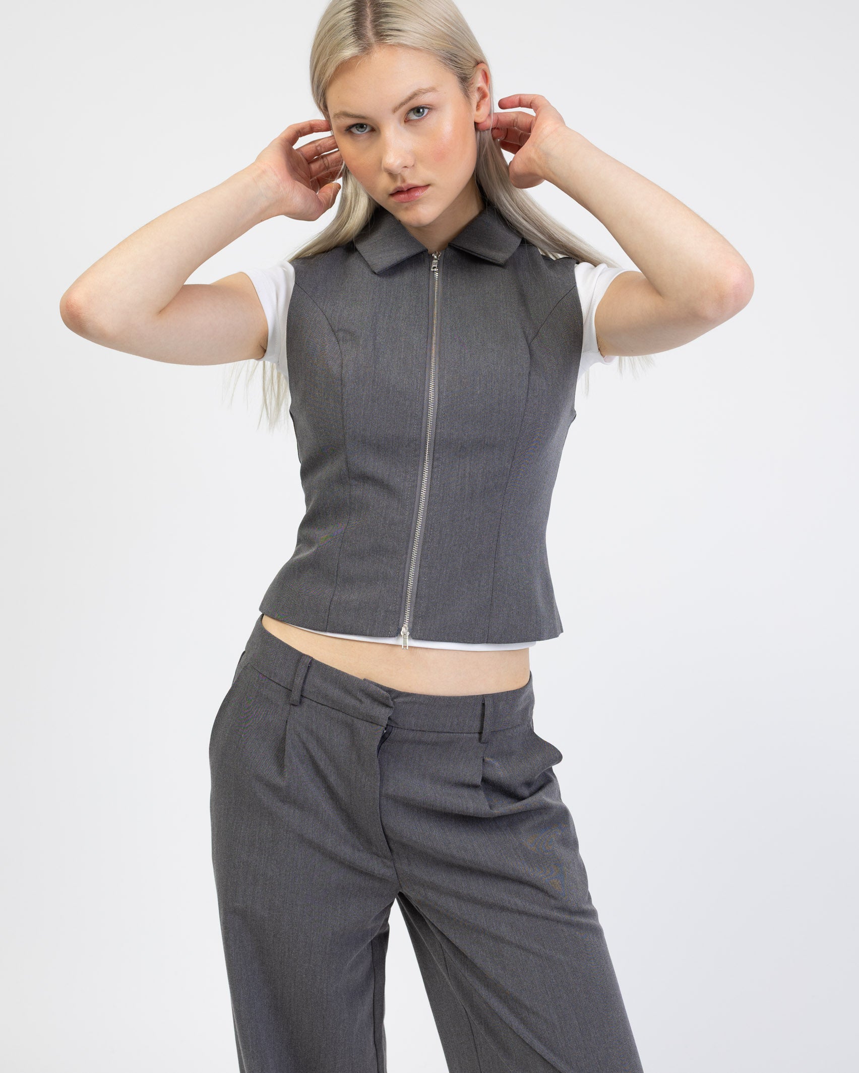 Kurzarmbluse mit Reißverschluss von vorne