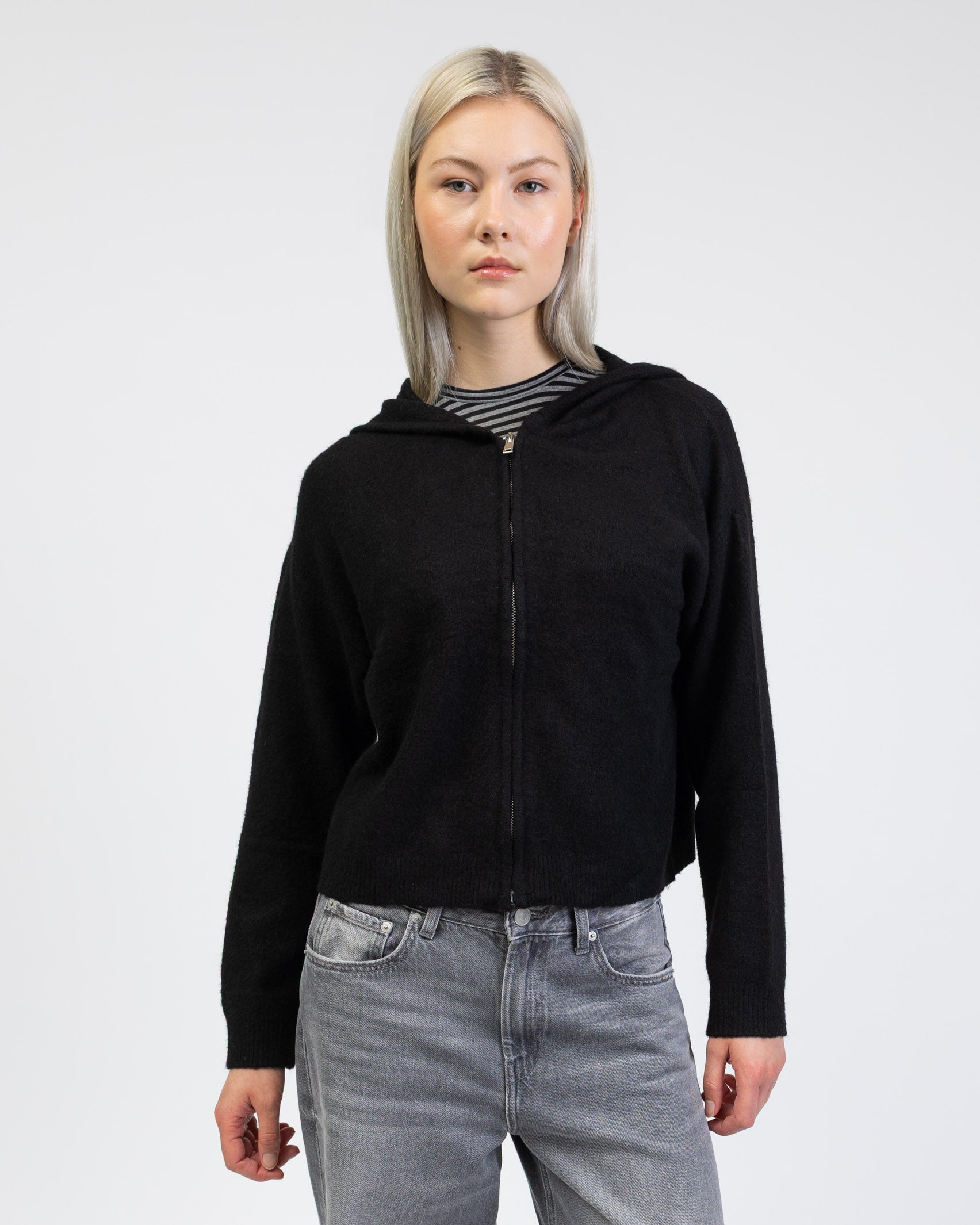 Strickjacke mit Kapuze von vorne