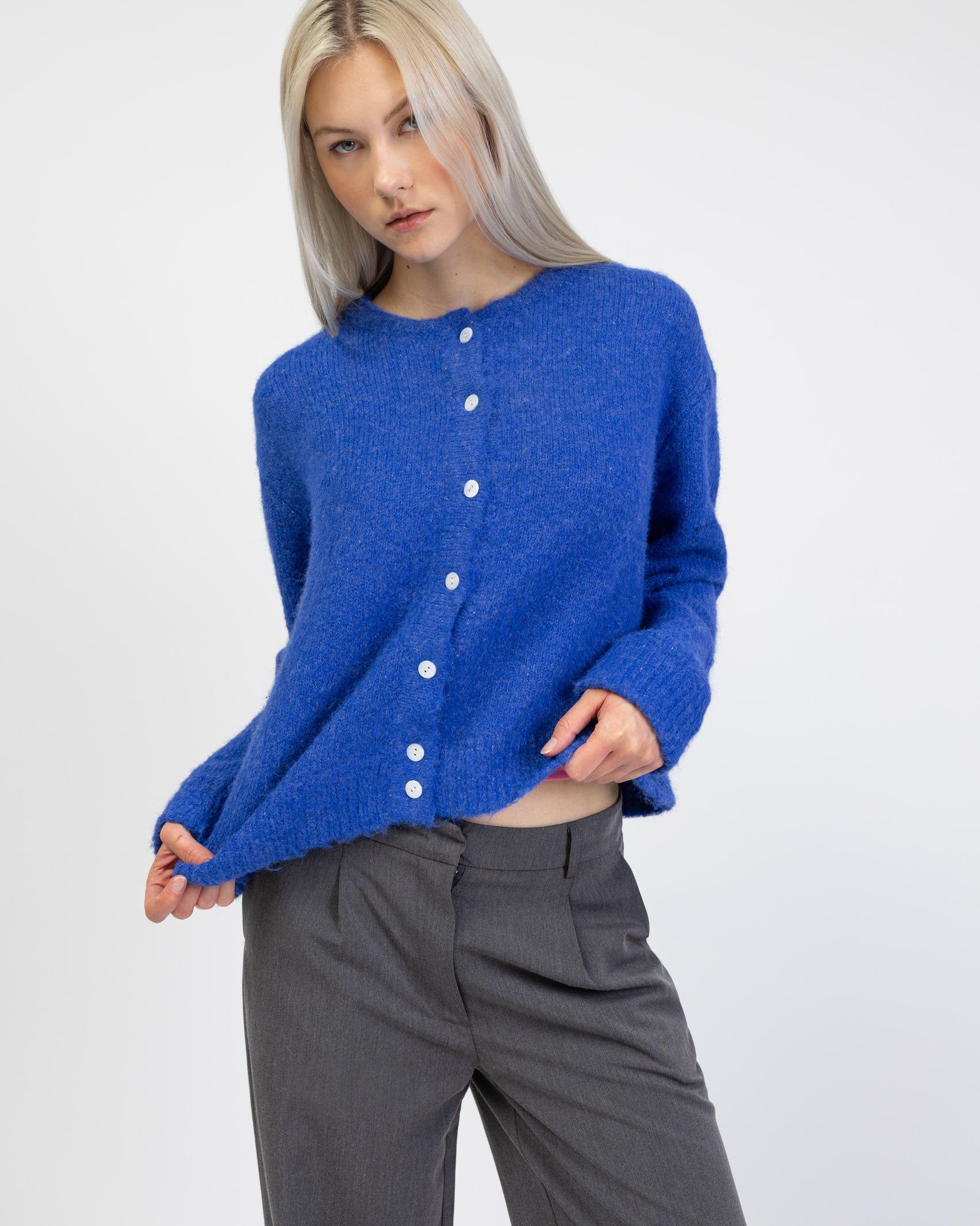 Weiche lockere Strickjacke im Detail