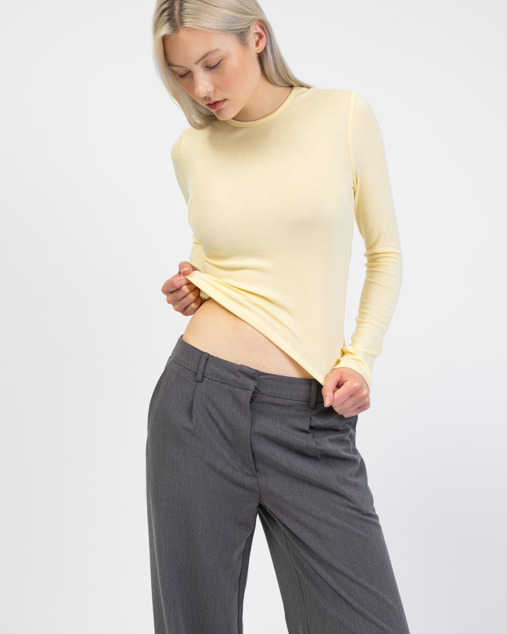 Langarmshirt mit Rundhalsausschnitt im Detail