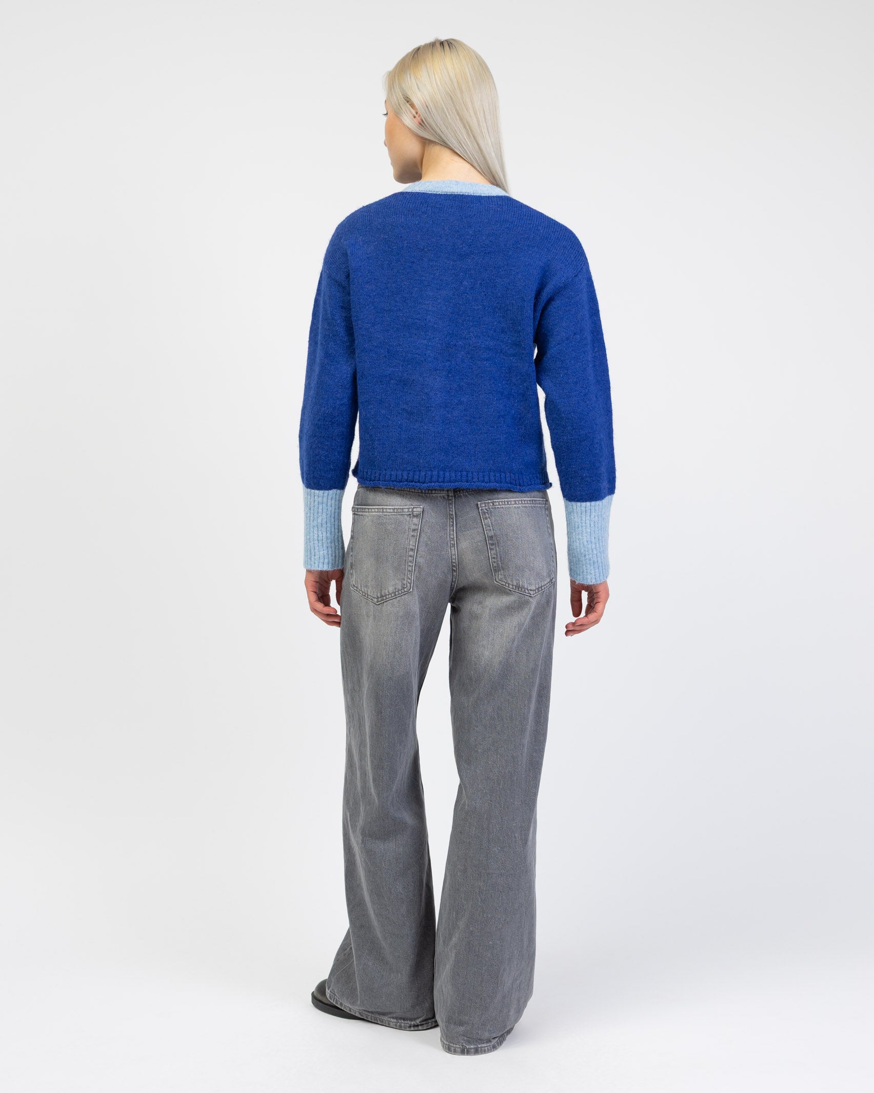 Strickjacke mit Kontrastbündchen von hinten