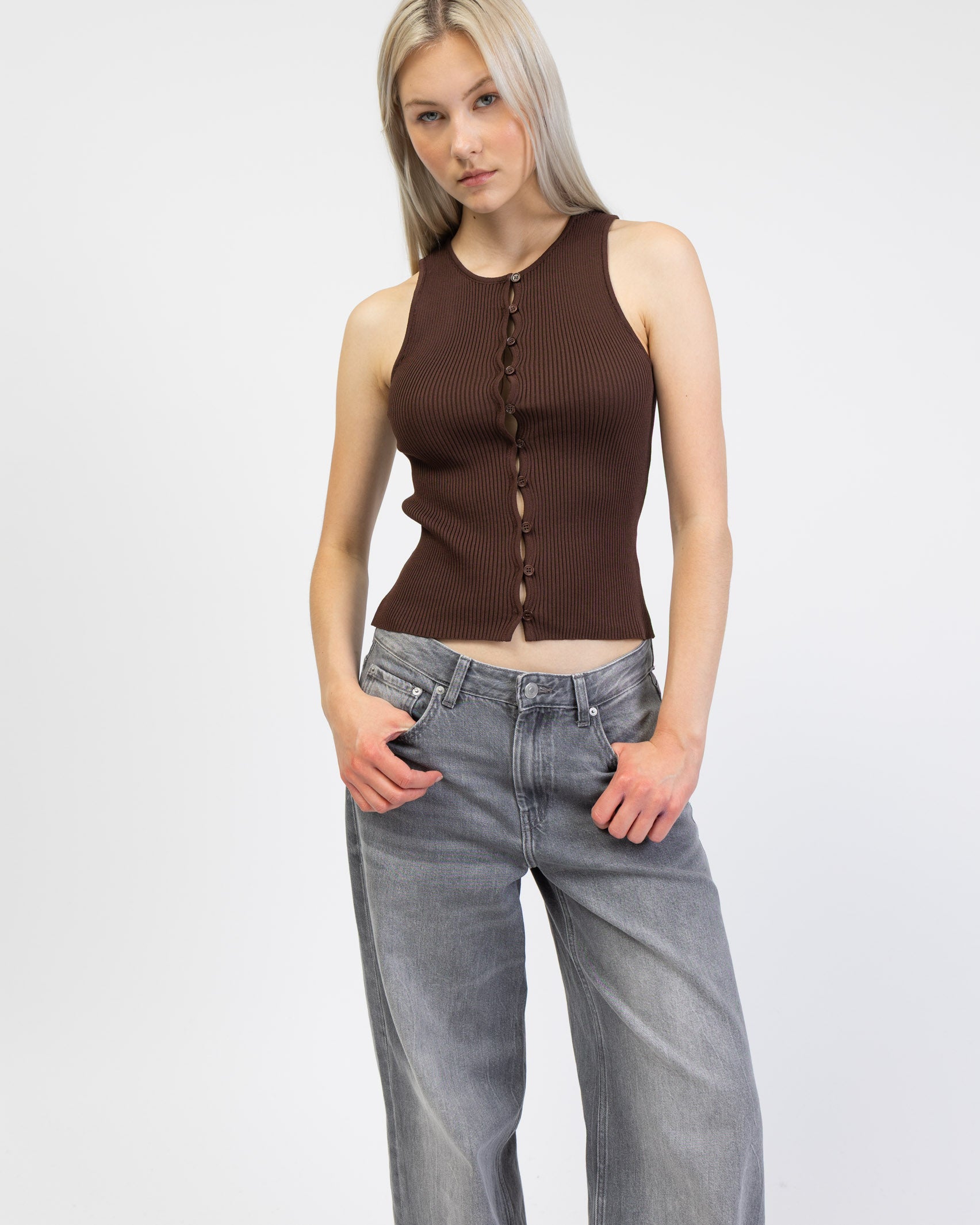 Top mit Knöpfen von vorne