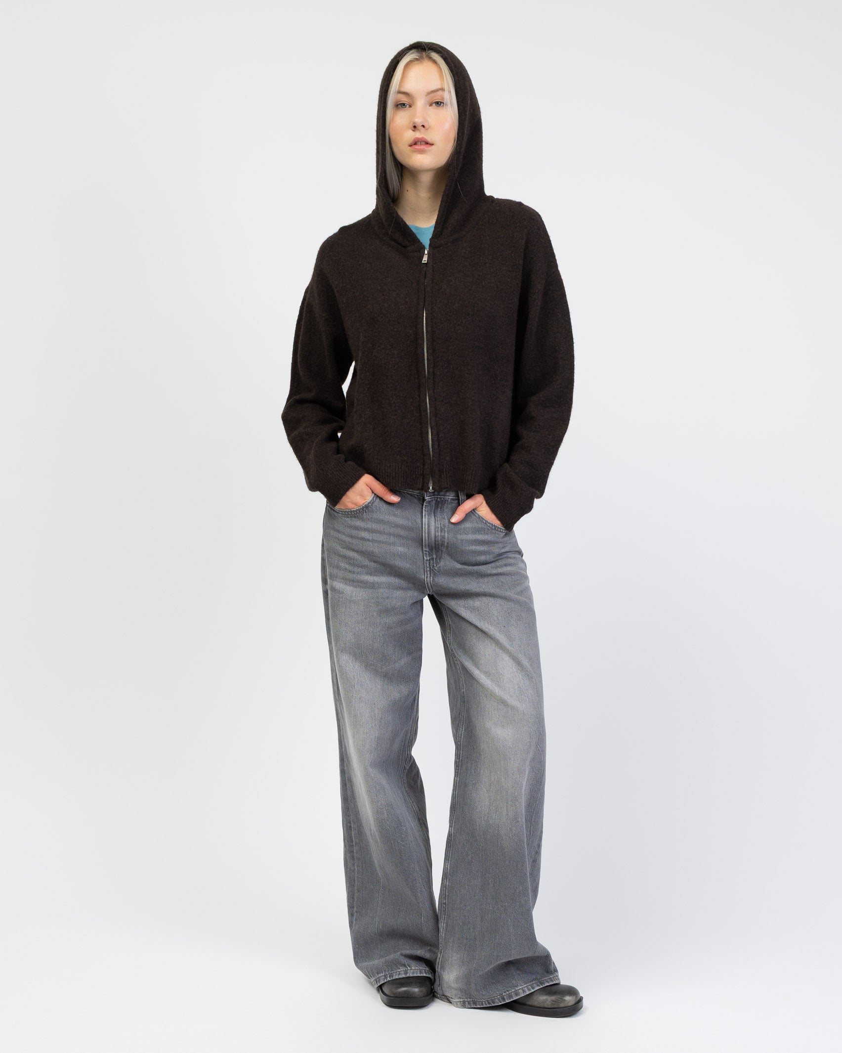 Strickjacke mit Kapuze von vorne