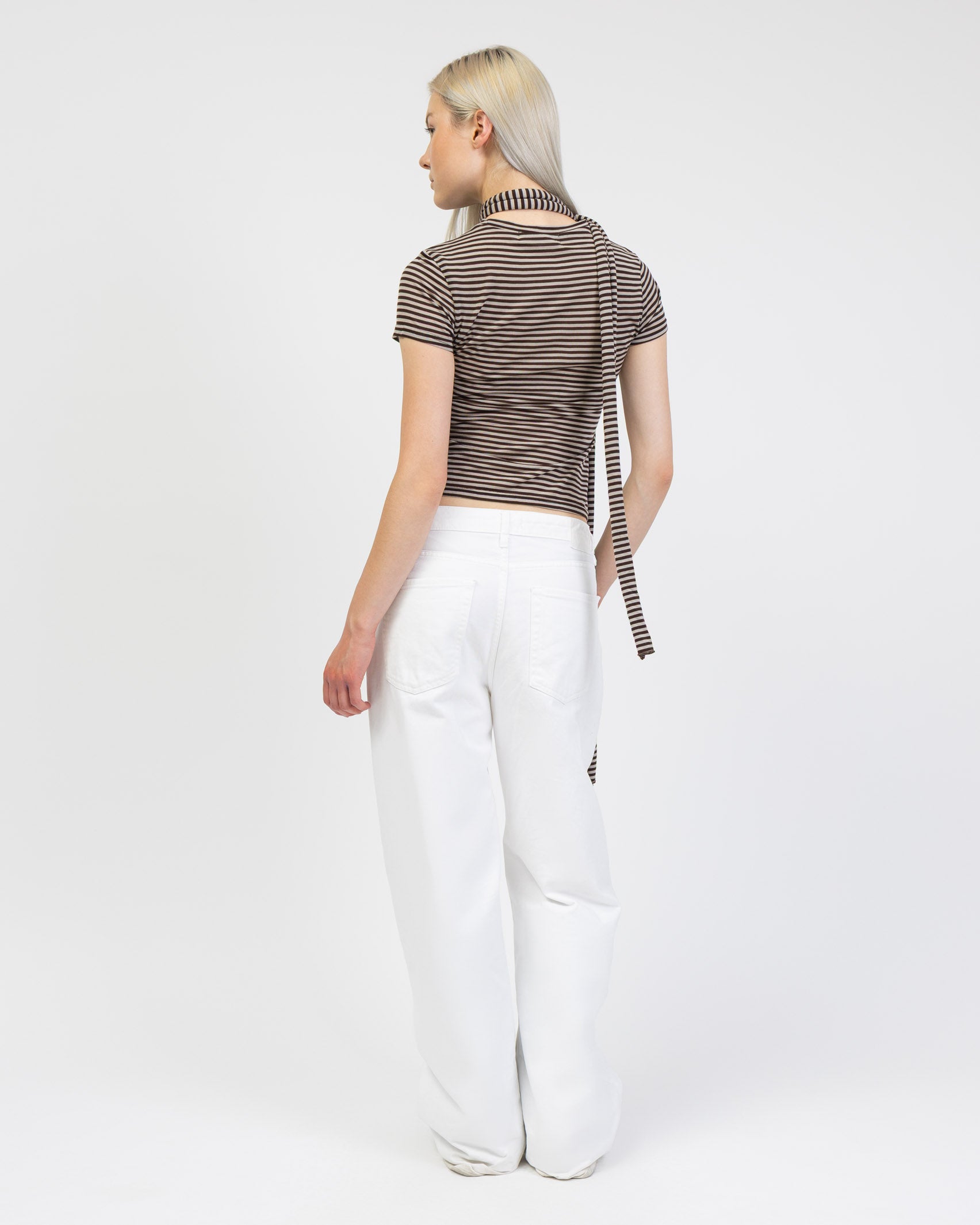 Gestreiftes Shirt mit Rundhalsauschnitt von hinten