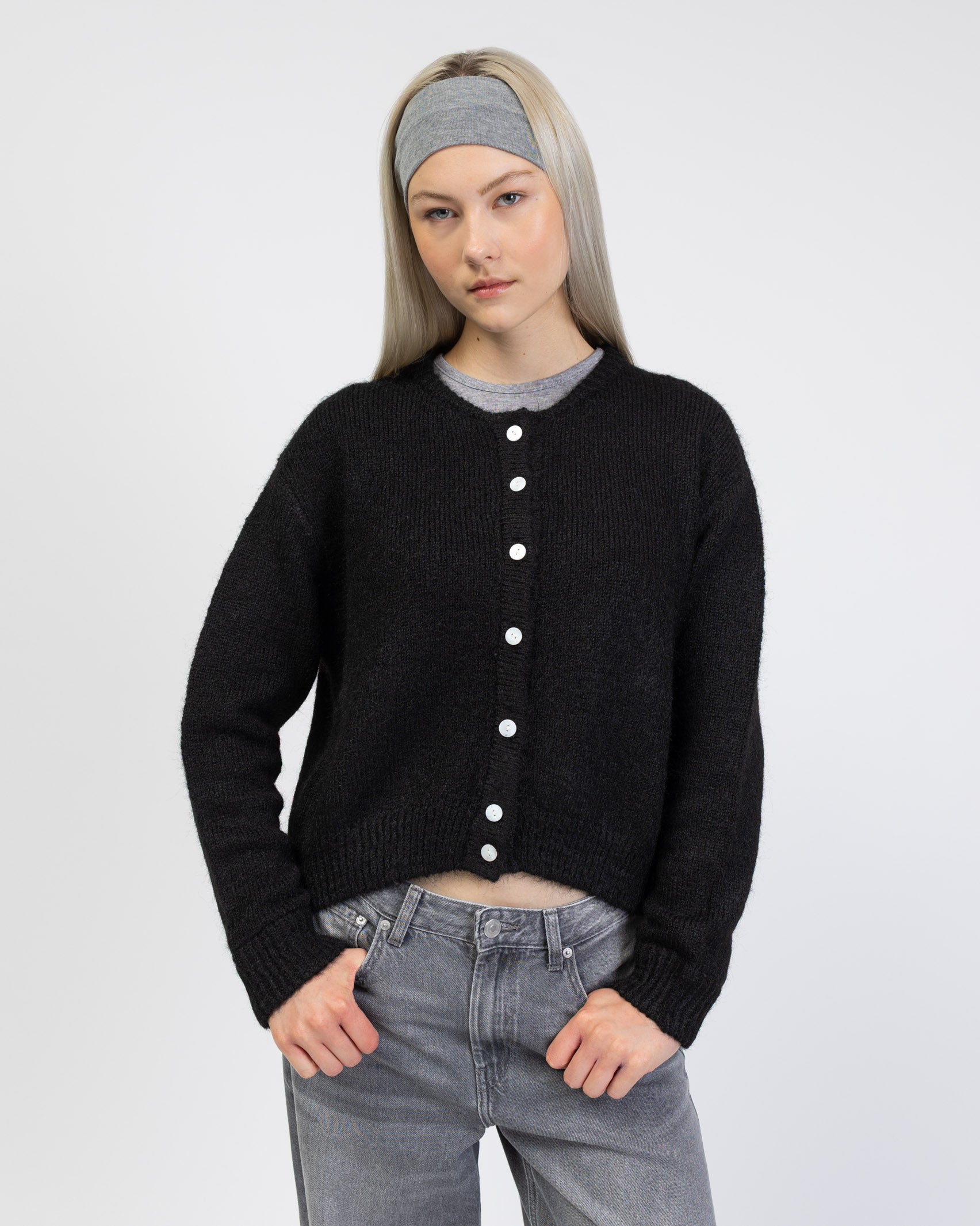 Weiche lockere Strickjacke von vorne