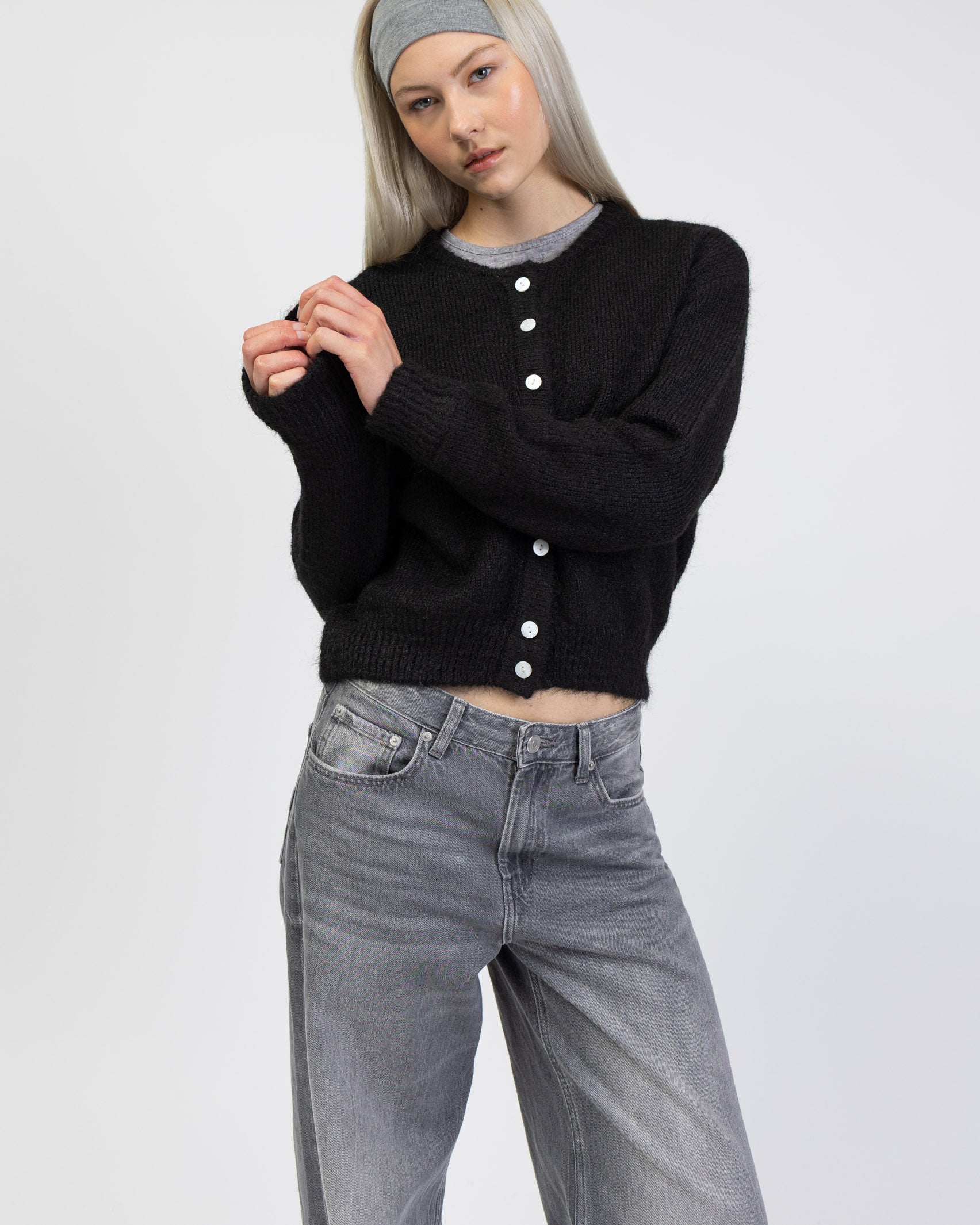 Weiche lockere Strickjacke im Detail