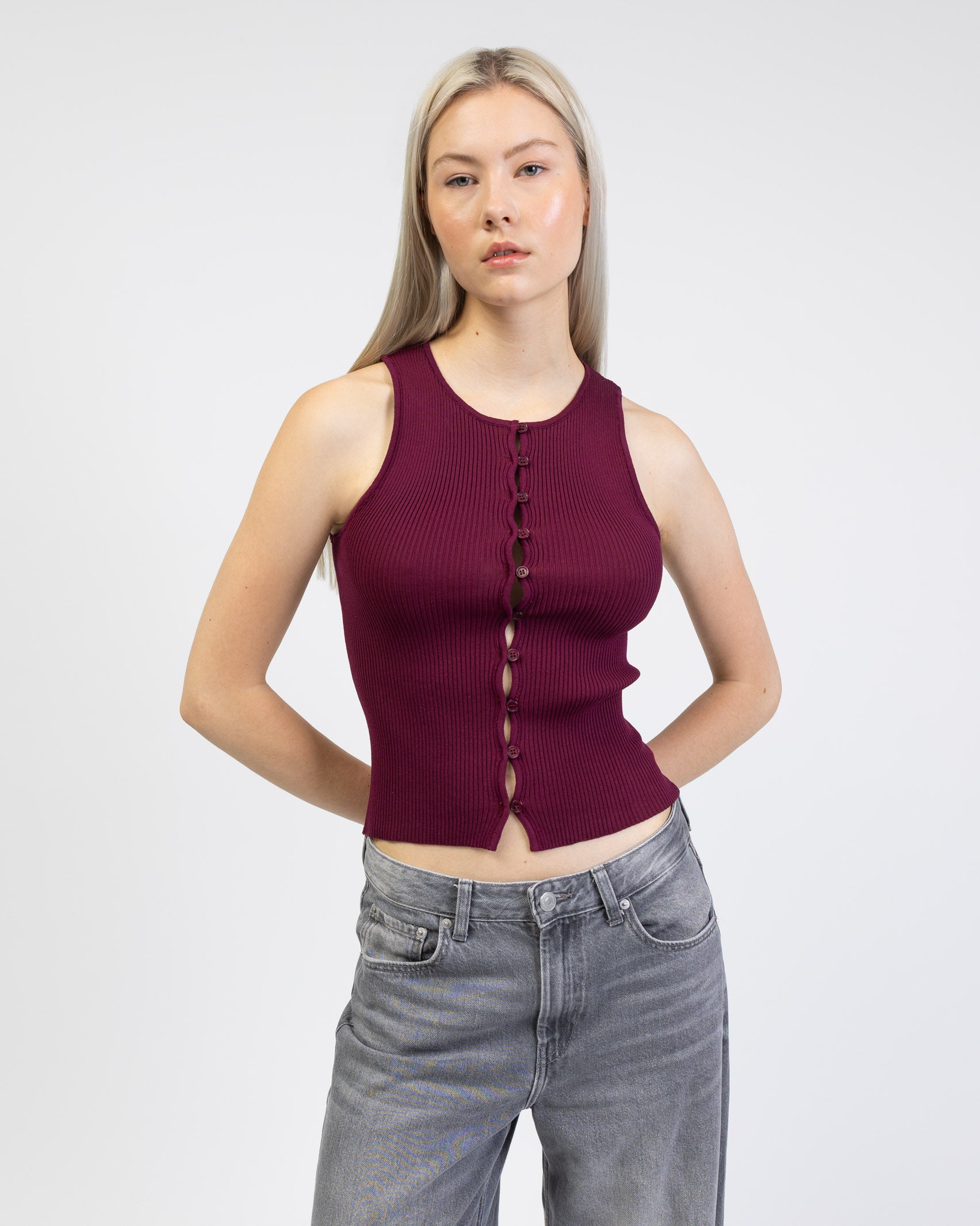 Top mit Knöpfen von vorne