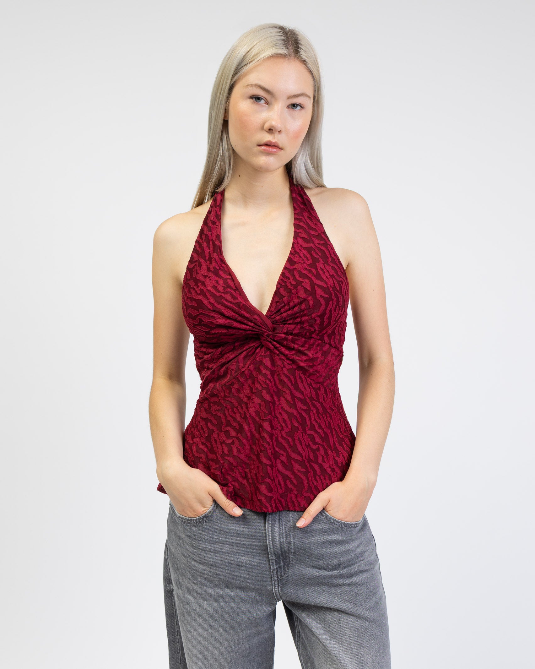 Neckholder-Top mit Strukturmuster von vorne