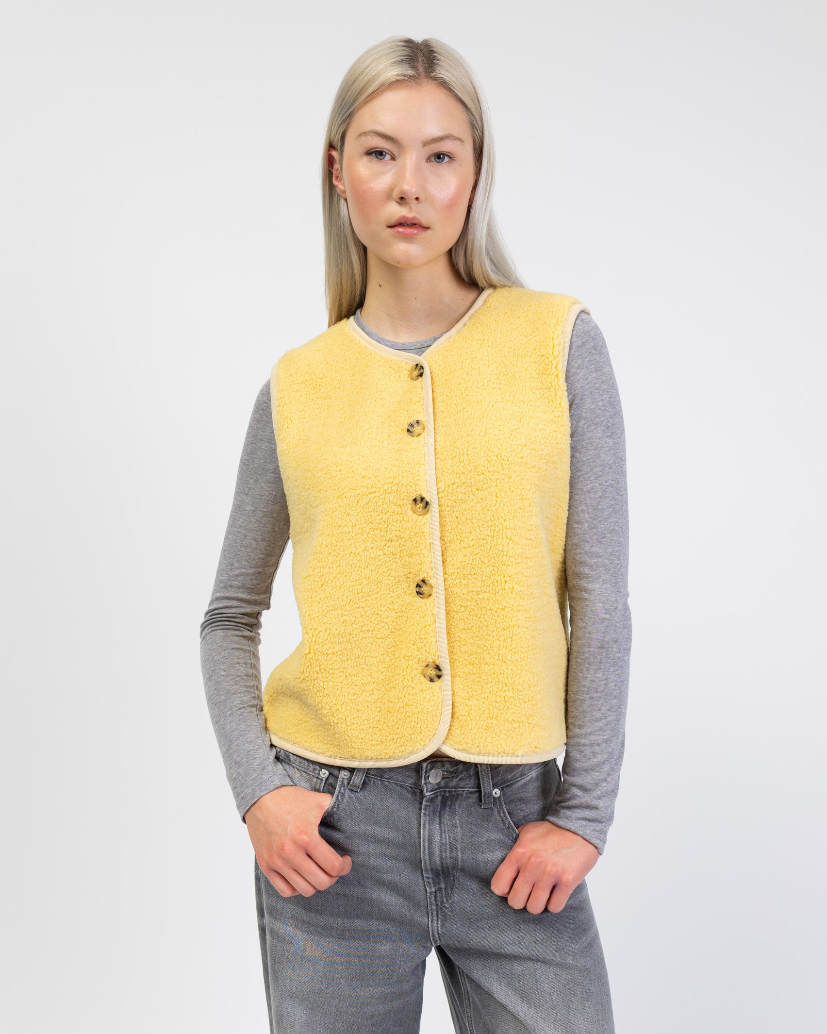 Einfarbige Teddyweste von vorne