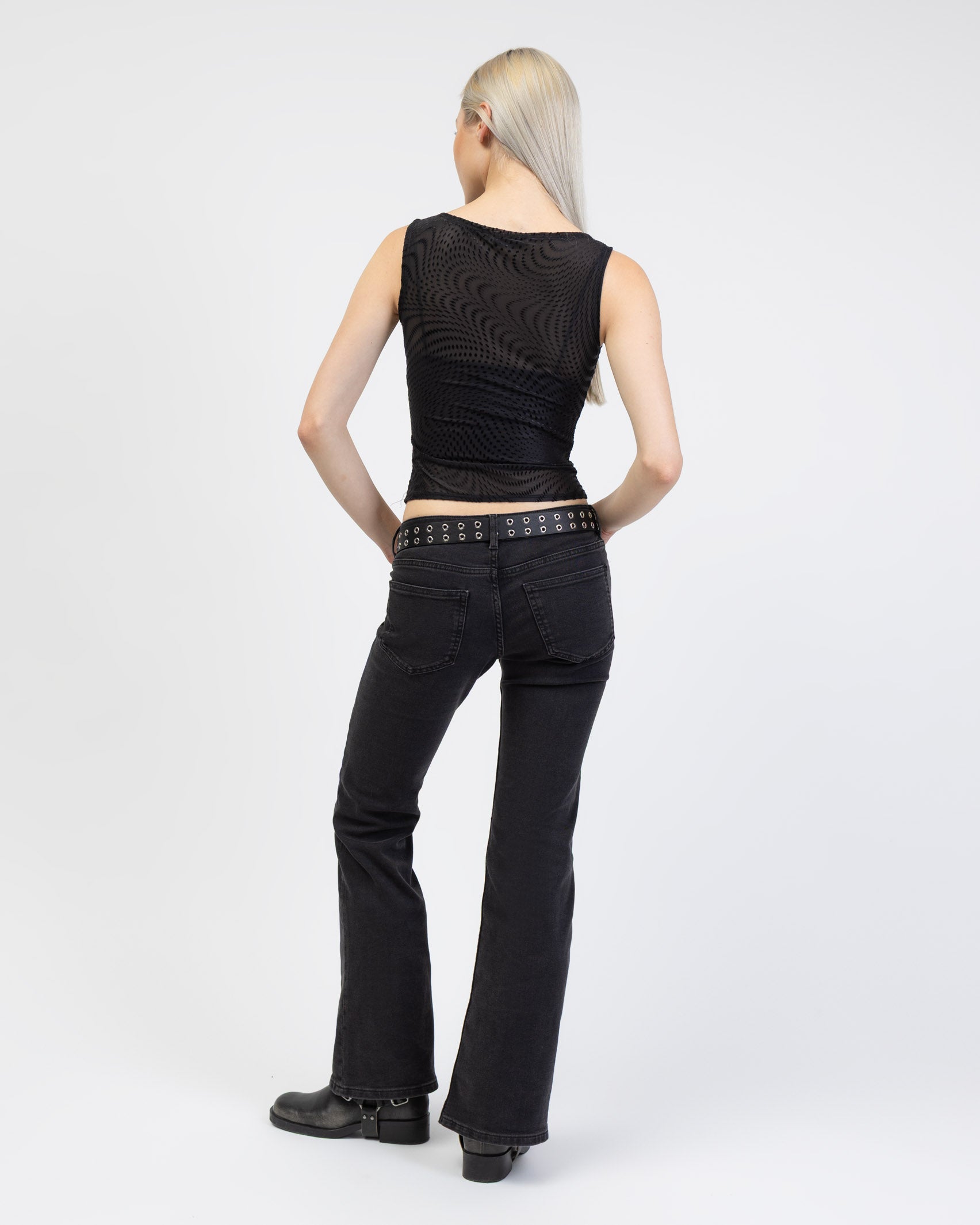 Transparentes Top mit U-Boot Ausschnitt von hinten