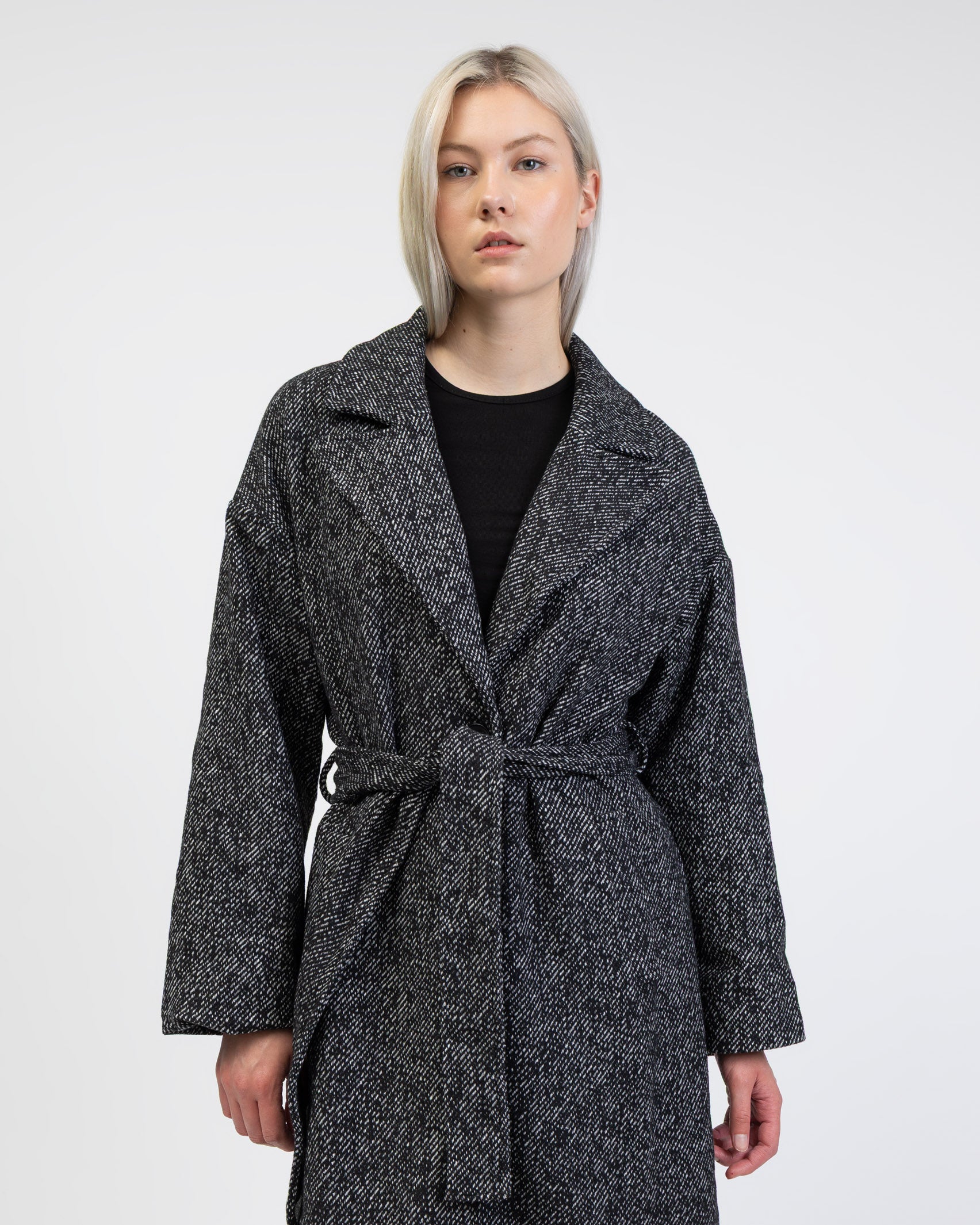 Mantel zum Binden von vorne geschlossen