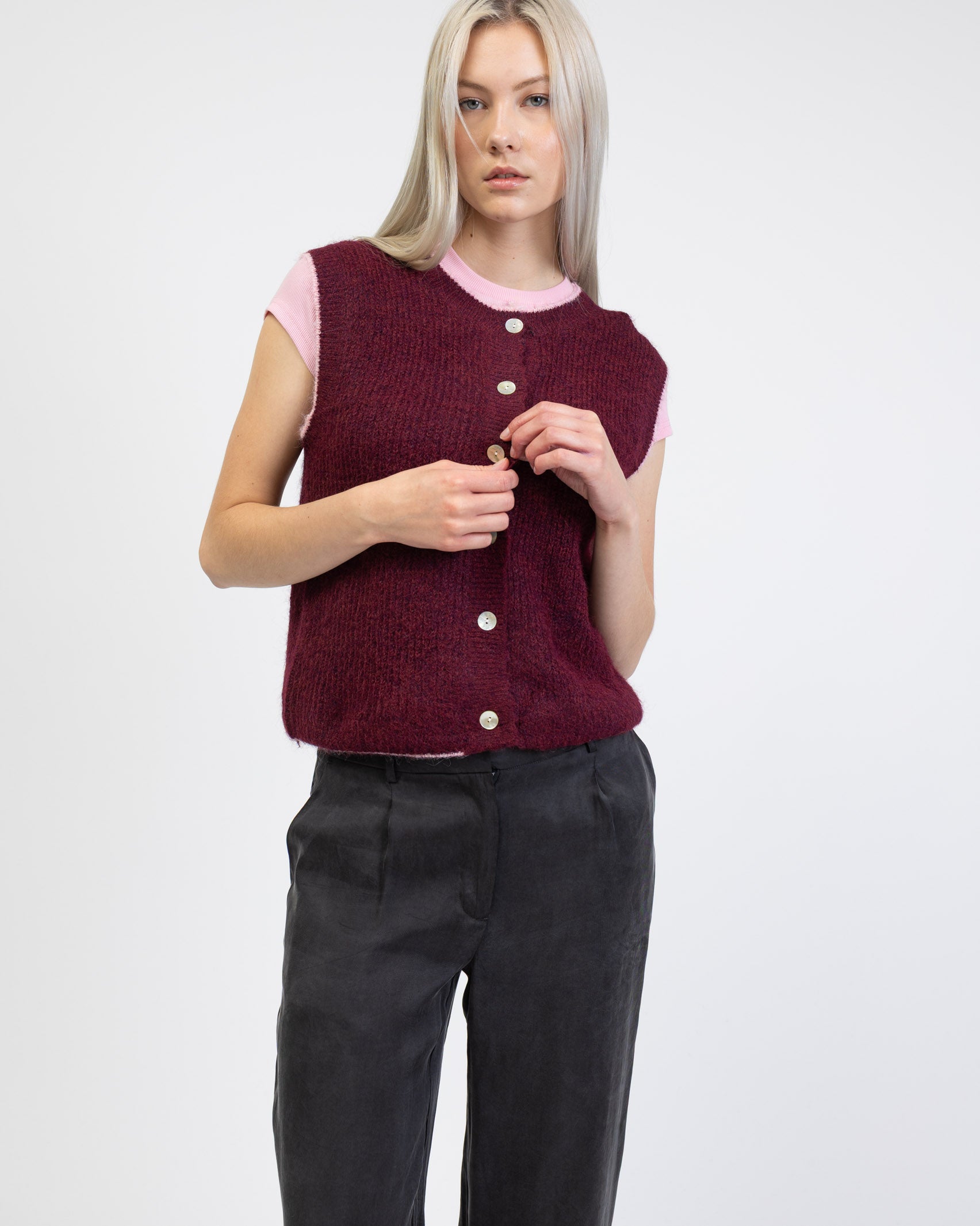 Strickpullunder mit Kontrastnaht von vorne