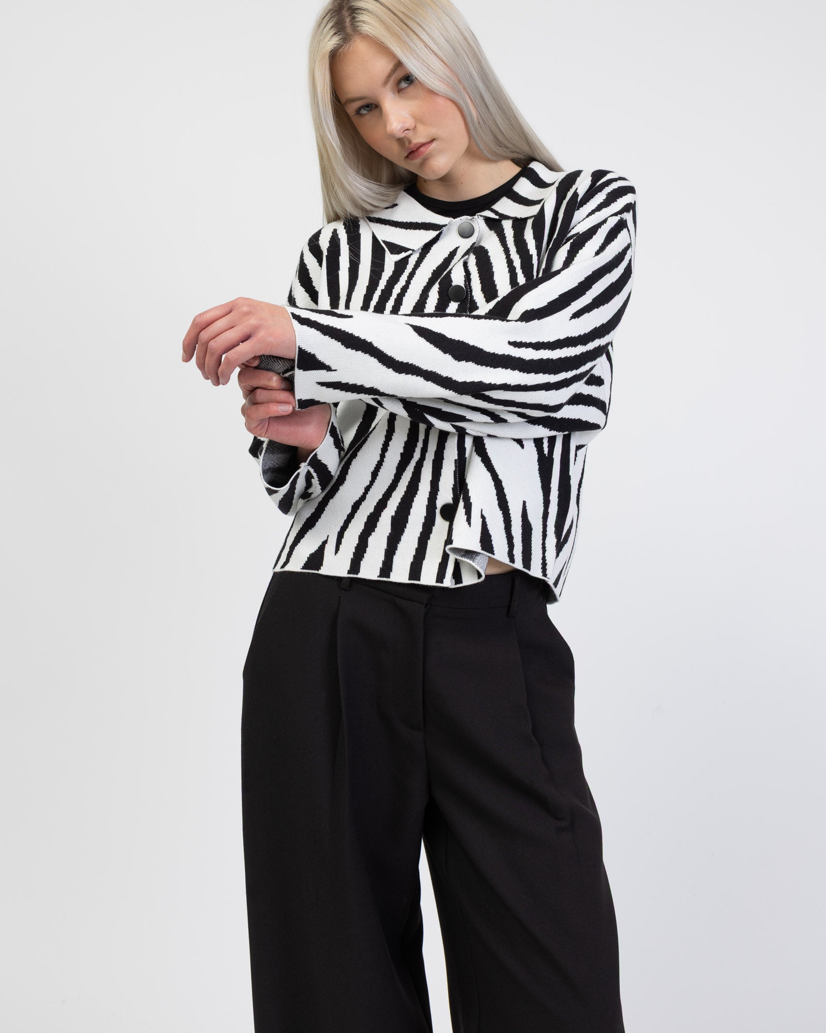 Strickjacke mit Zebra-Muster von vorne