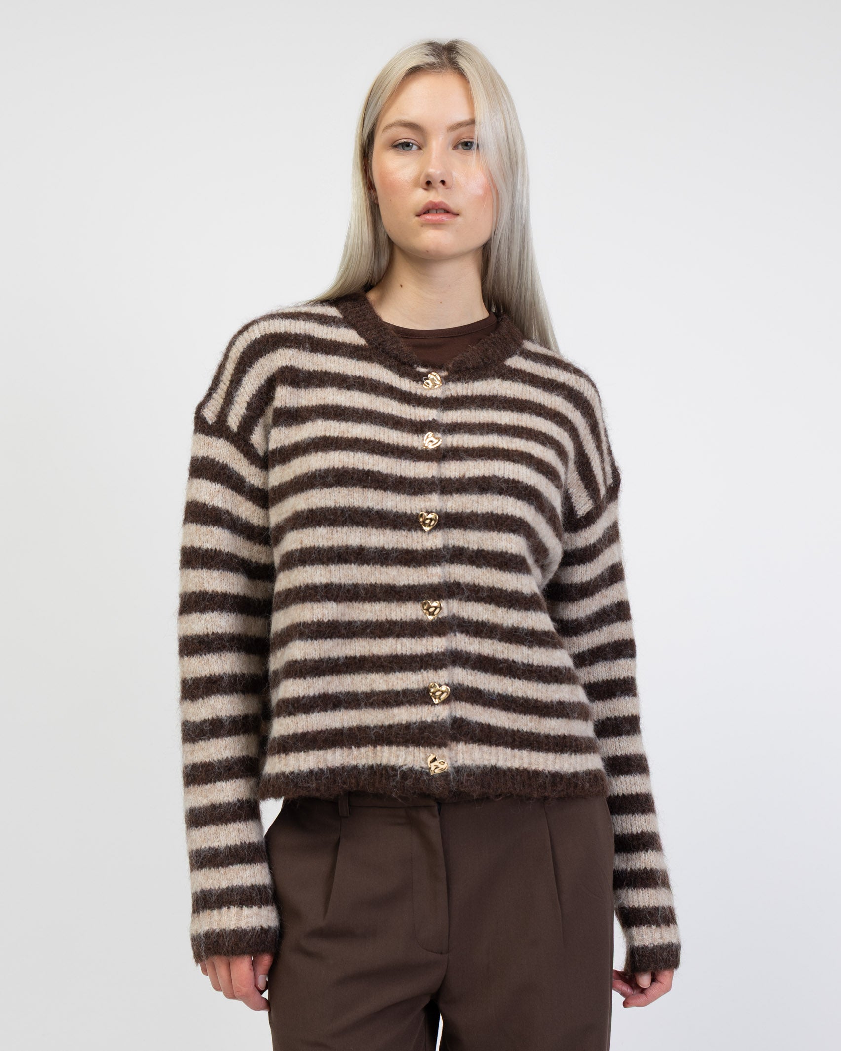 Strickjacke mit Heart Buttons von vorne