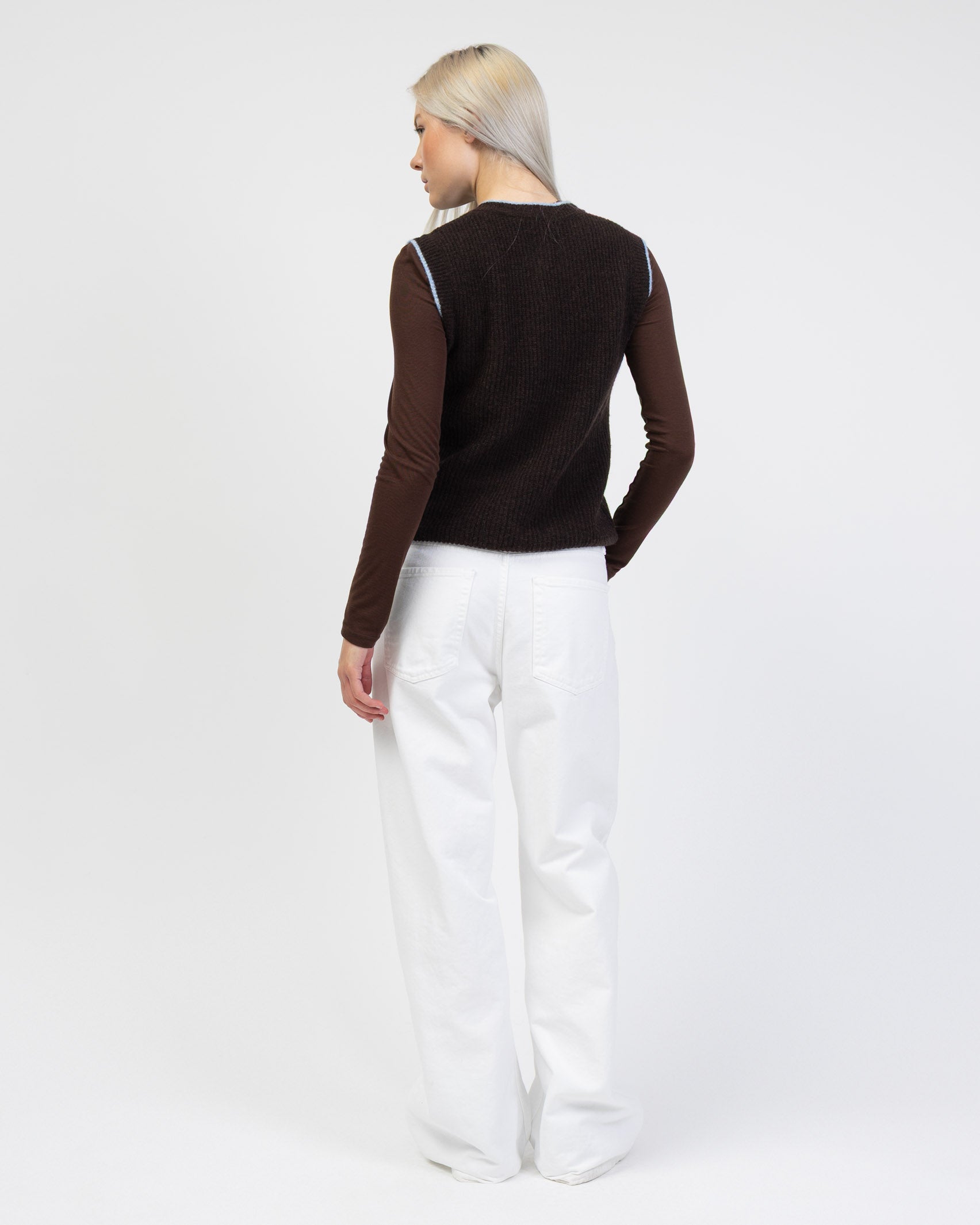 Strickpullunder mit Kontrastnaht von hinten