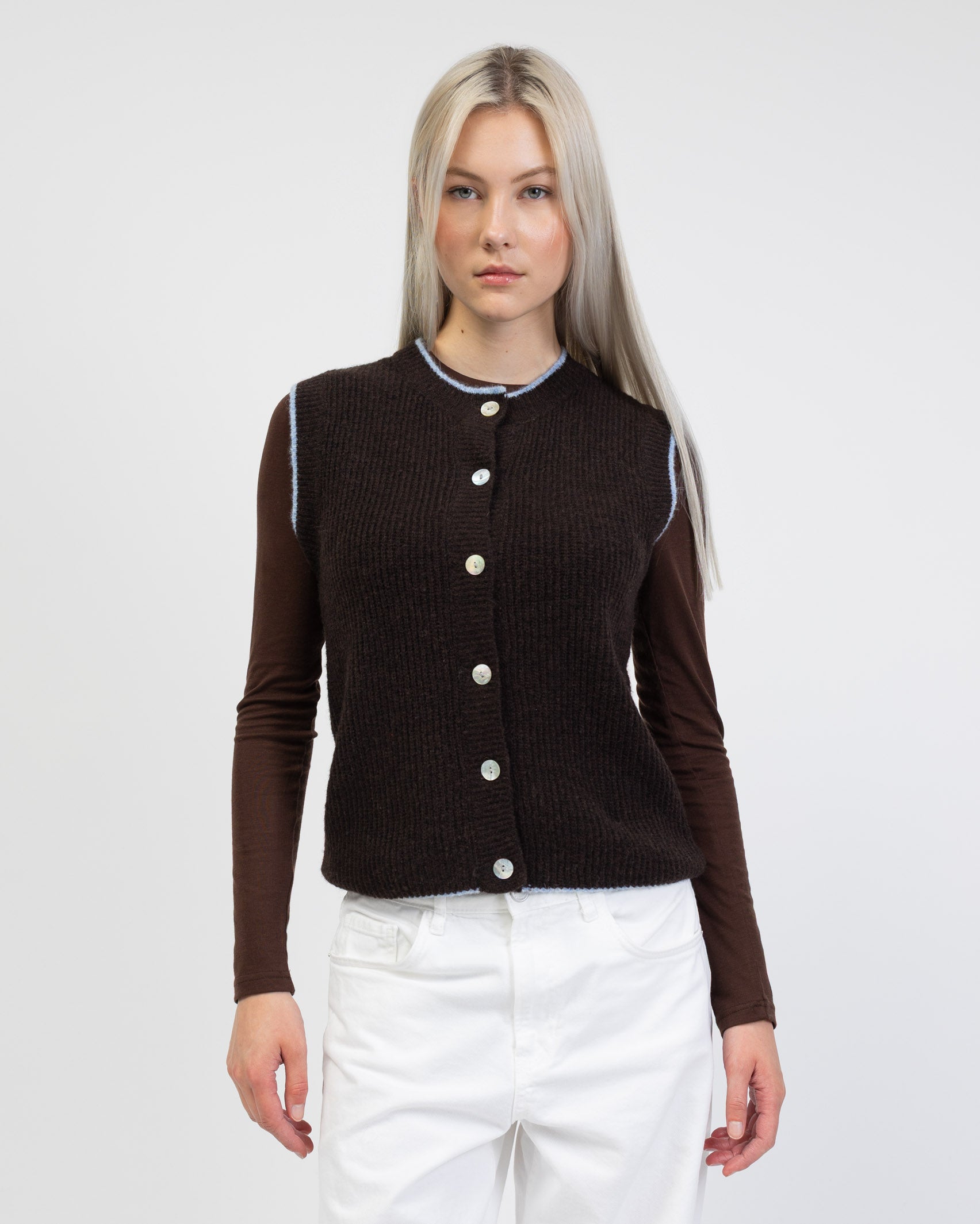 Strickpullunder mit Kontrastnaht von vorne