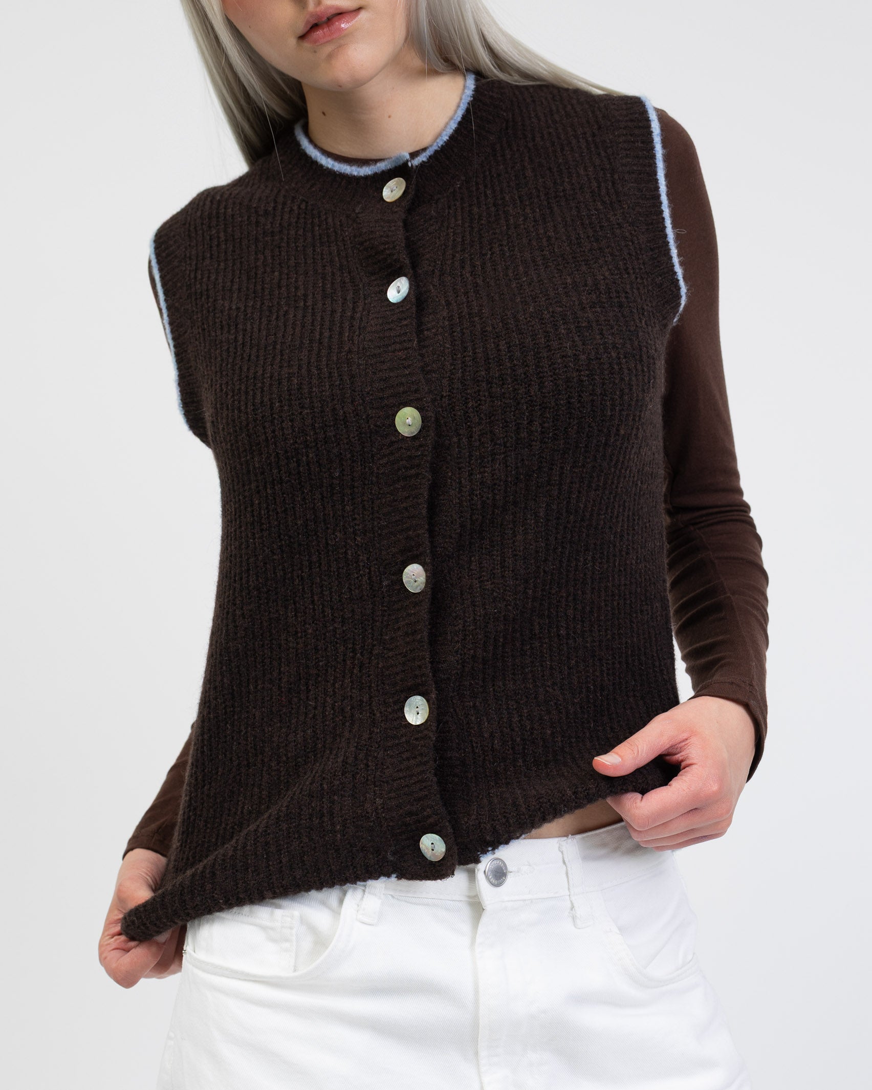 Strickpullunder mit Kontrastnaht im Detail