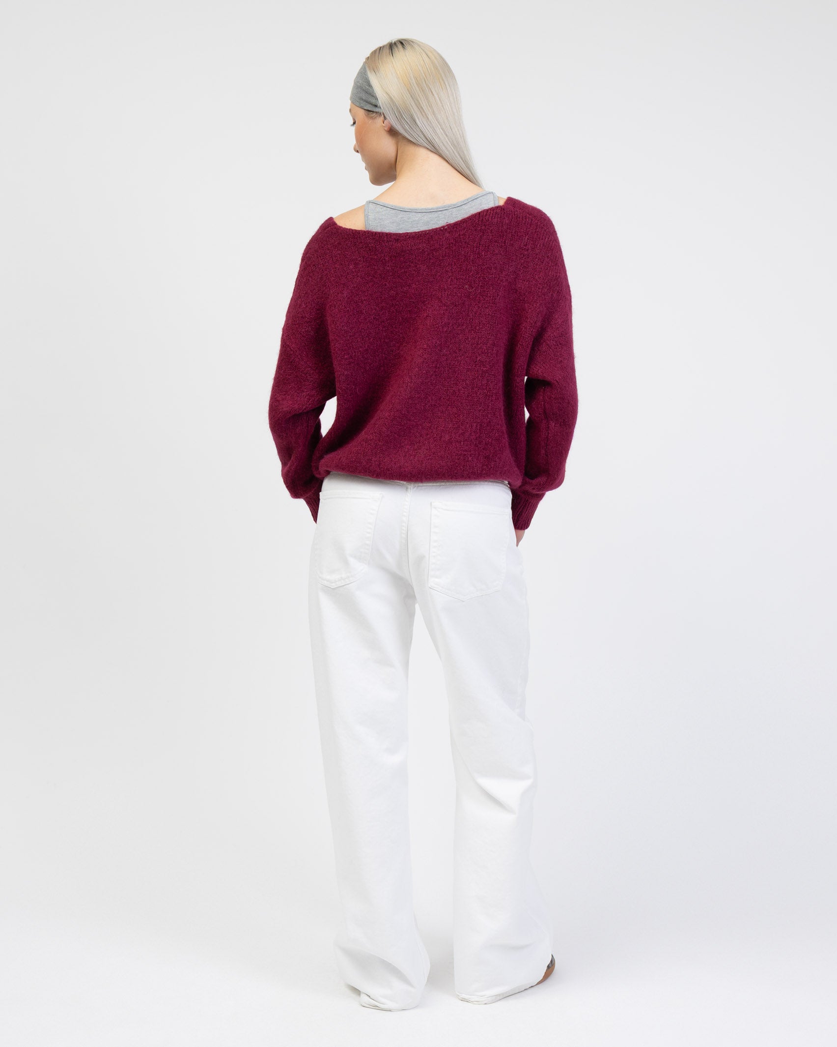 Strickjacke mit V-Ausschnitt von hinten