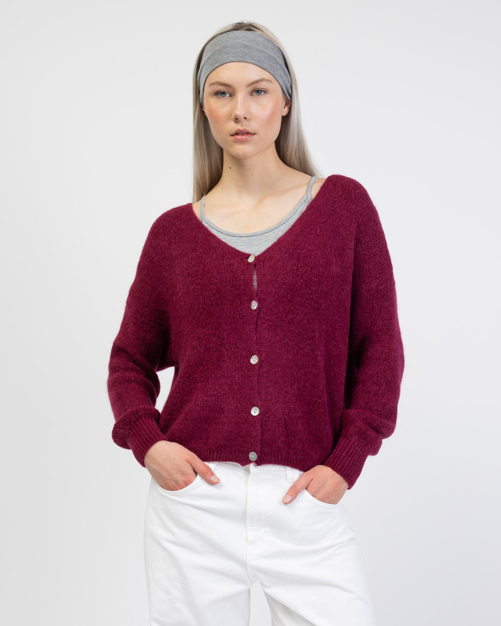 Strickjacke mit V-Ausschnitt von vorne