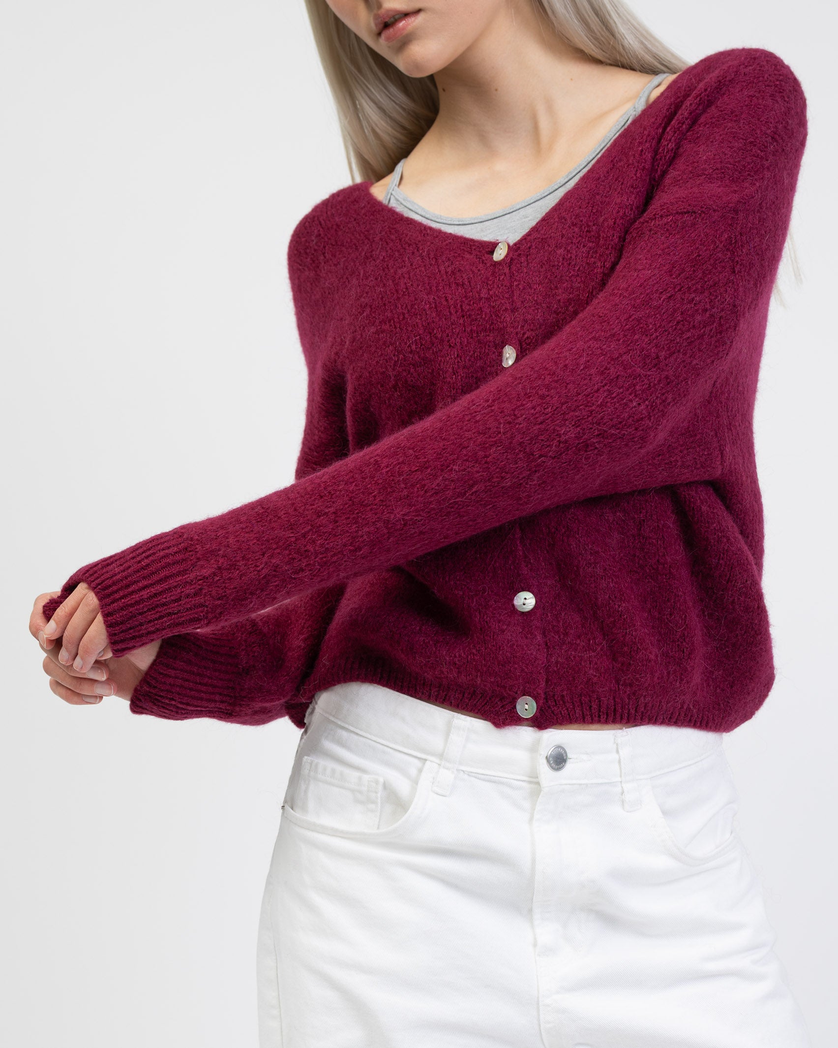 Strickjacke mit V-Ausschnitt im Detail