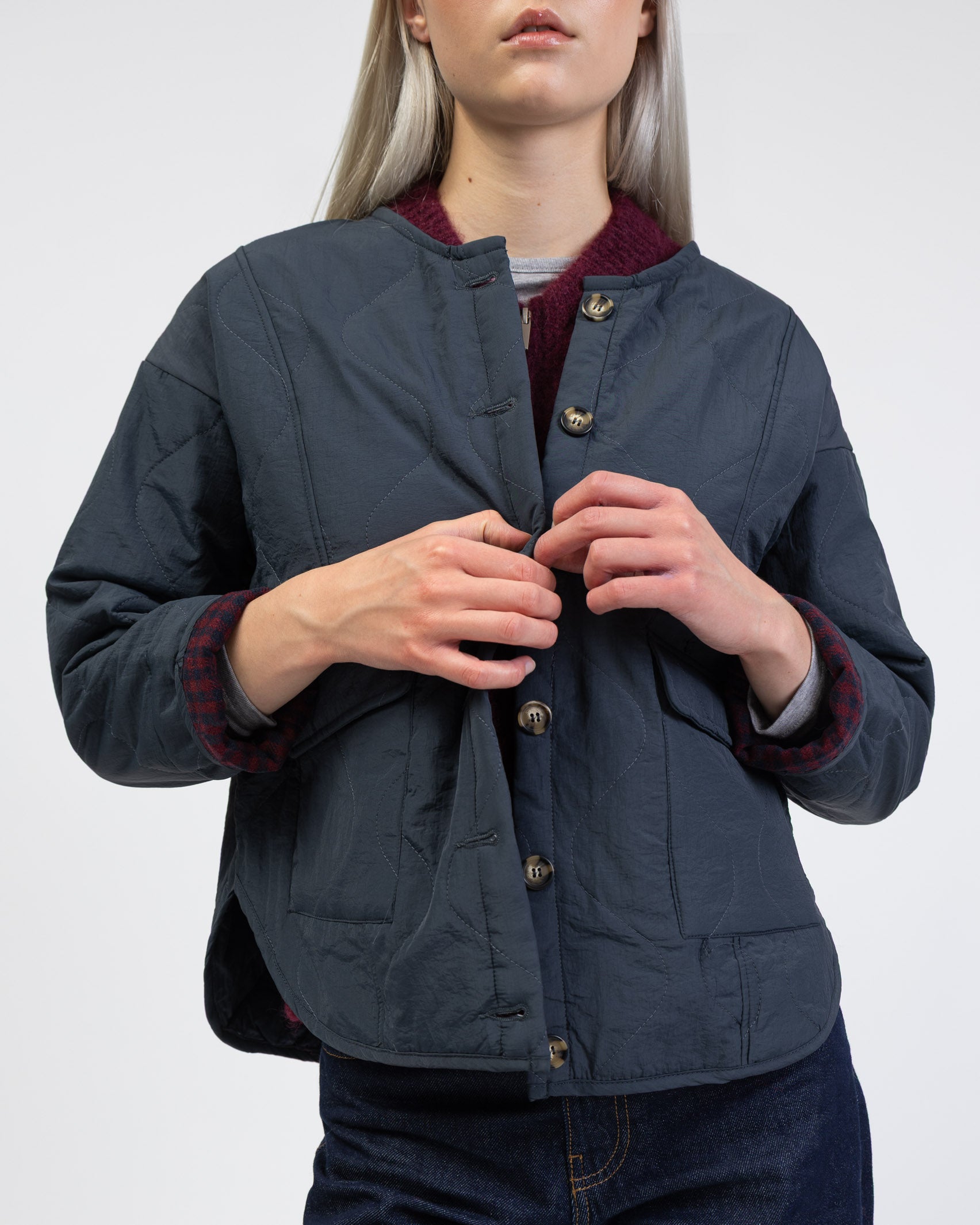 Gesteppte Jacke mit Knopfleiste im Detail