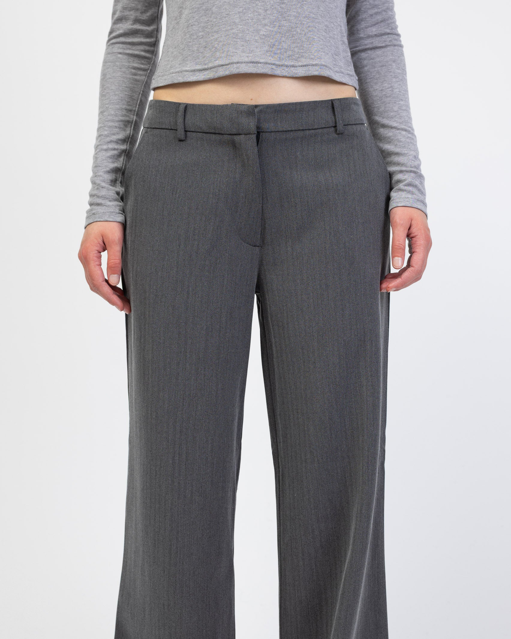 Hose mit Struktur im Detail von vorne