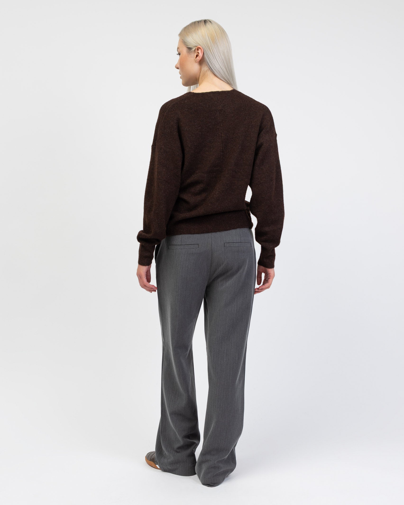 Wickelpullover mit V-Ausschnitt von hinten