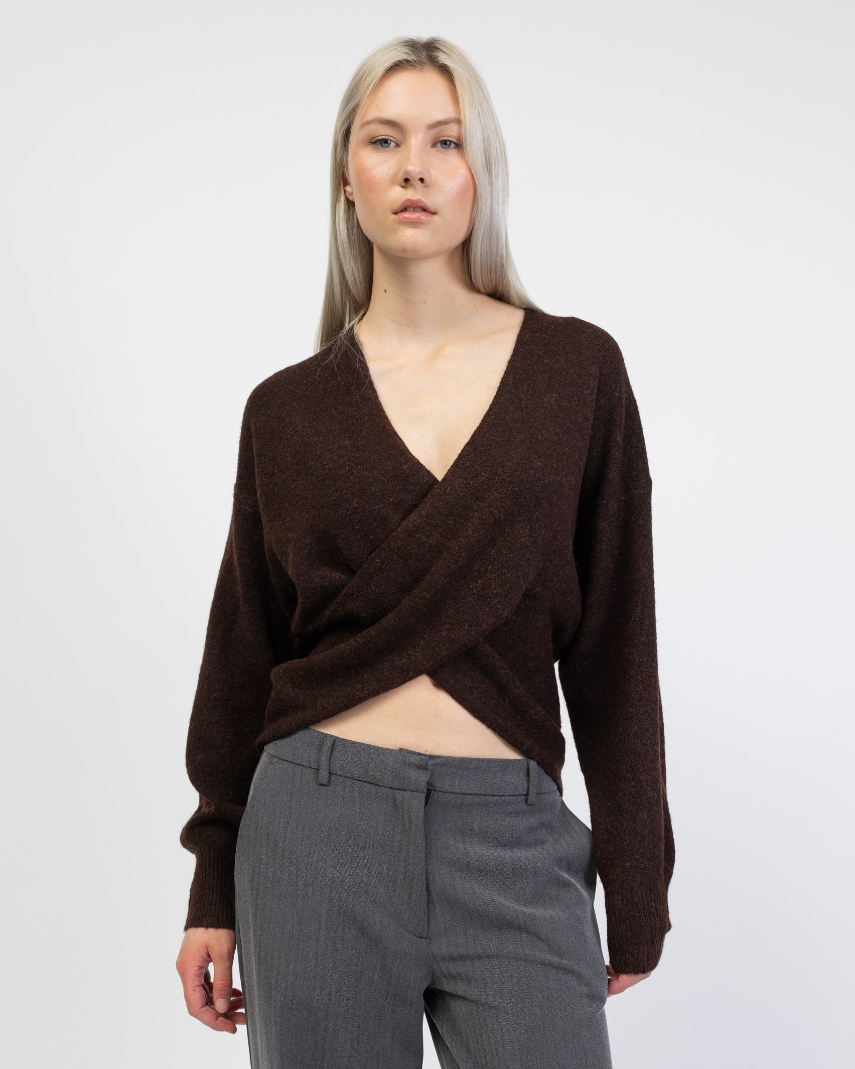 Wickelpullover mit V-Ausschnitt von vorne