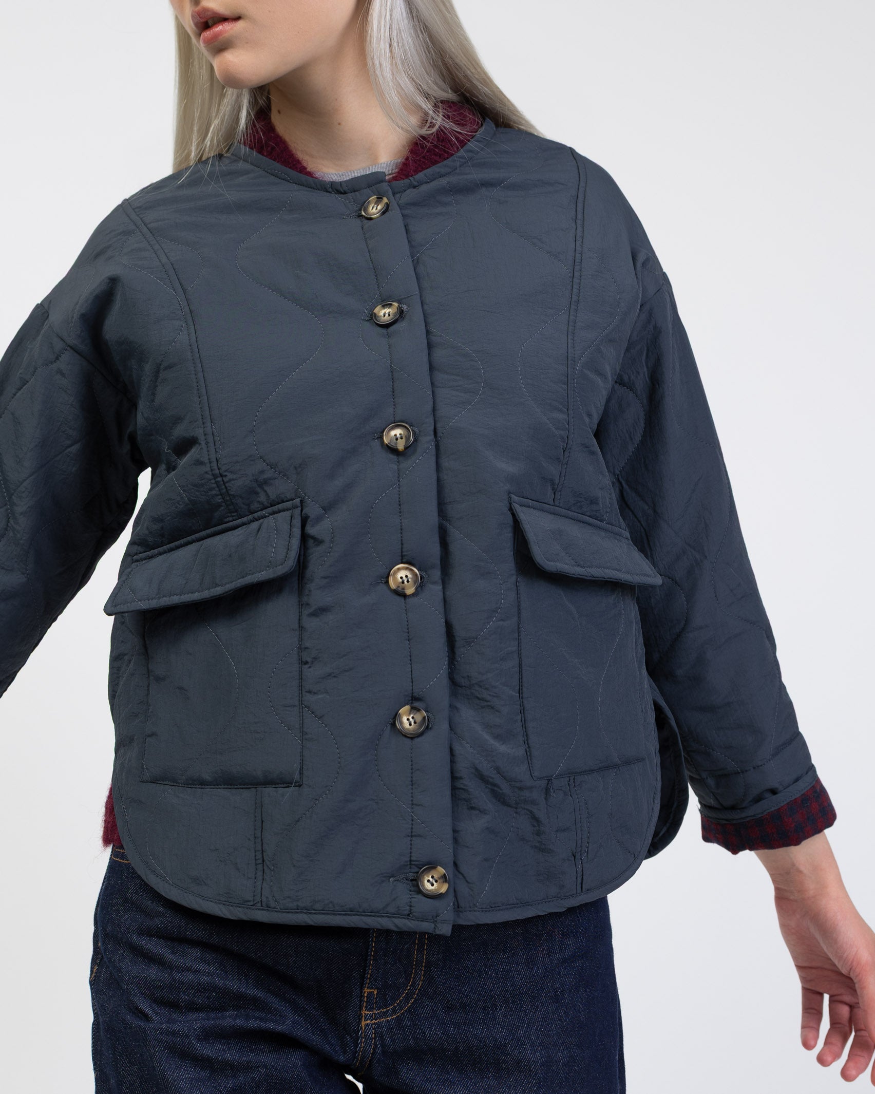 Gesteppte Jacke mit Knopfleiste im Detail