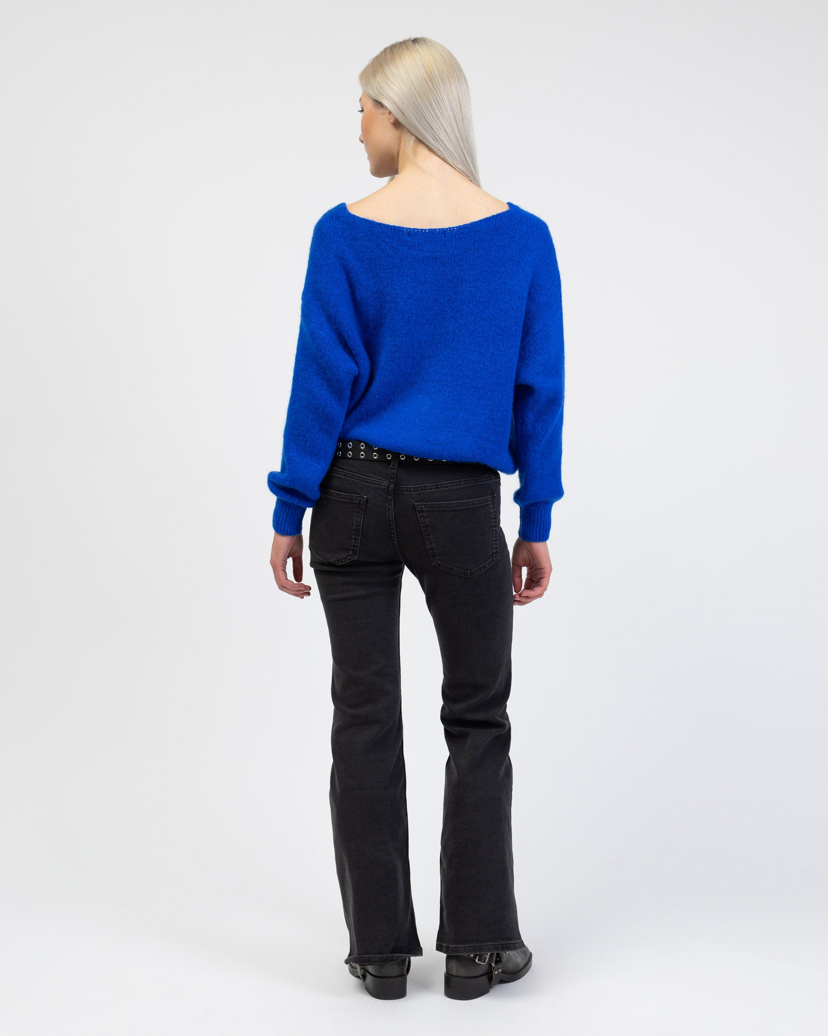 Strickjacke mit V-Ausschnitt von hinten