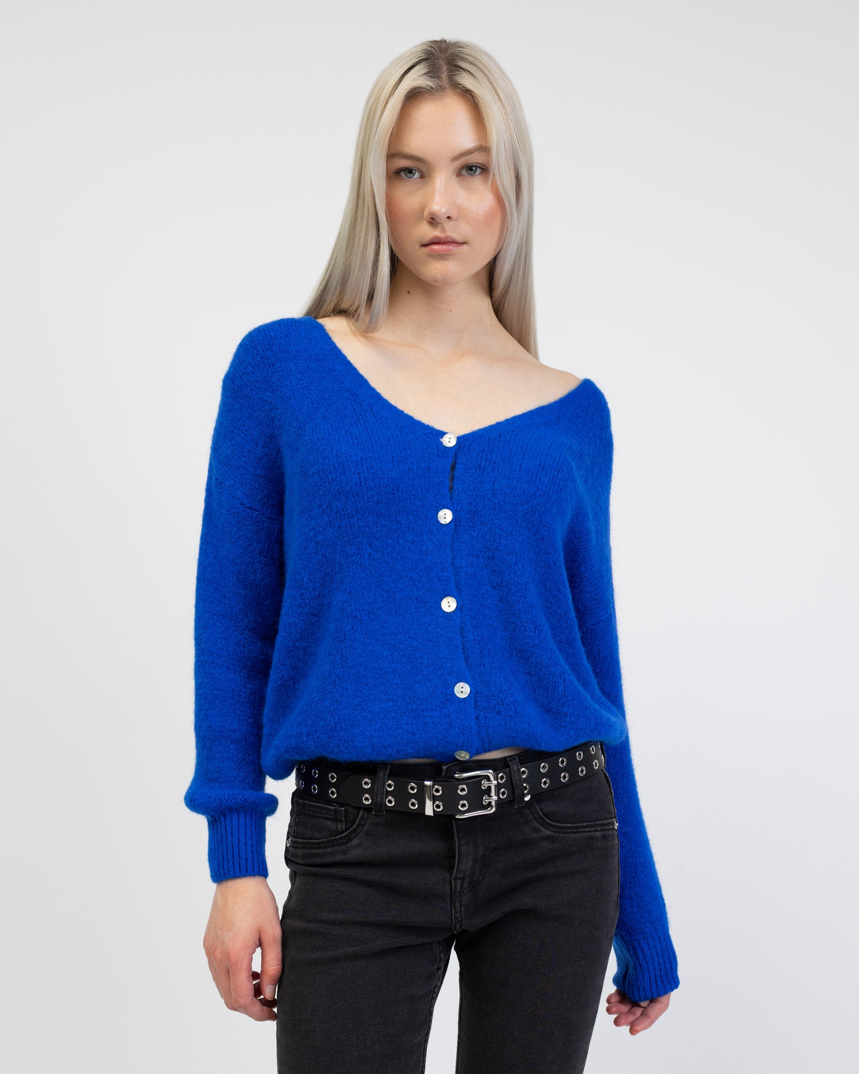 Strickjacke mit V-Ausschnitt von vorne