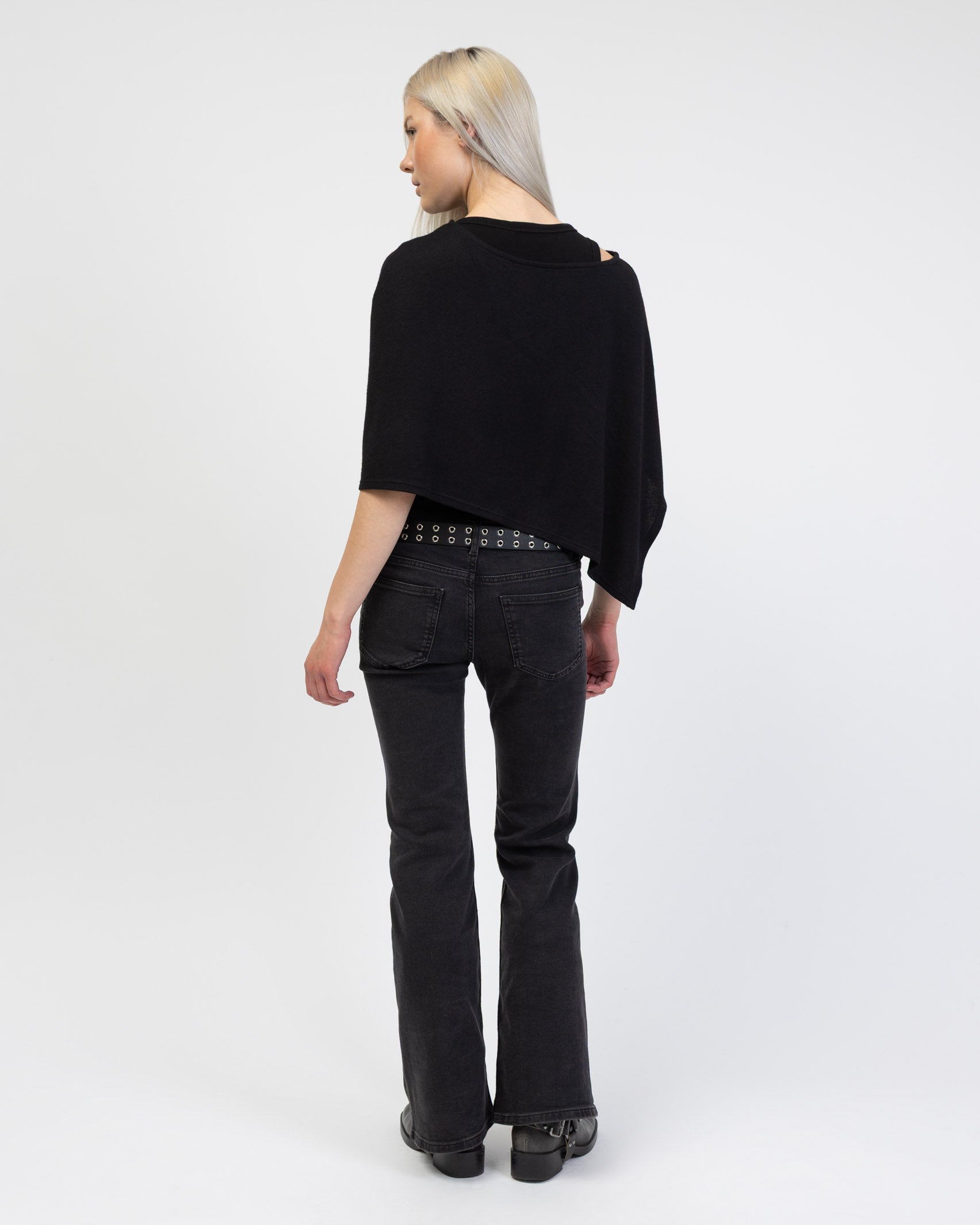 Lockerer Poncho von hinten