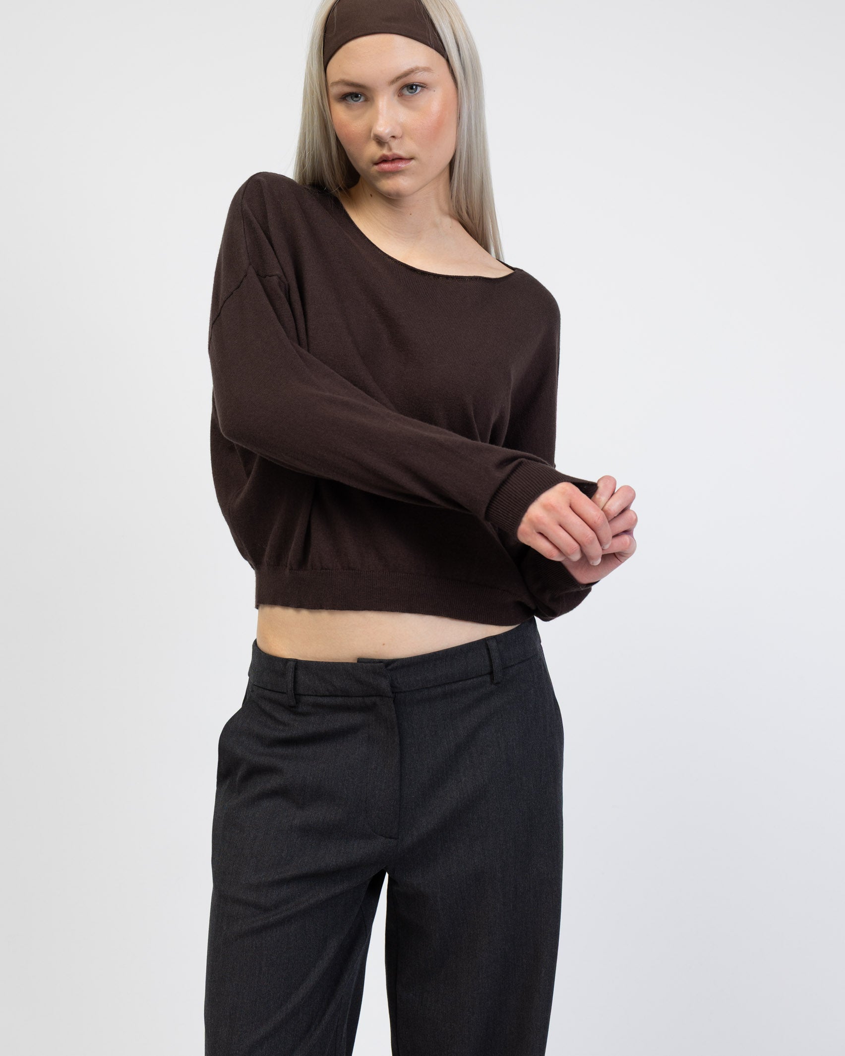 Pullover mit weitem U-Boot-Ausschnitt von vorne