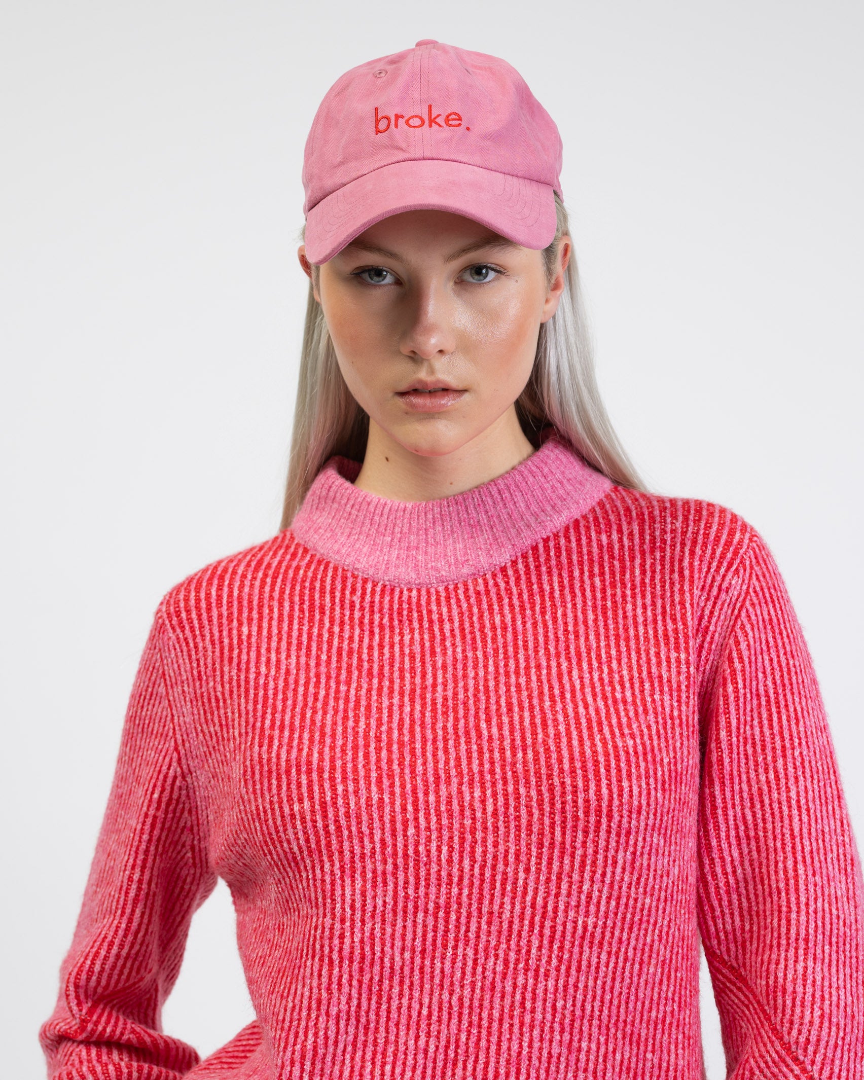 Cap mit "Broke" Print von vorne