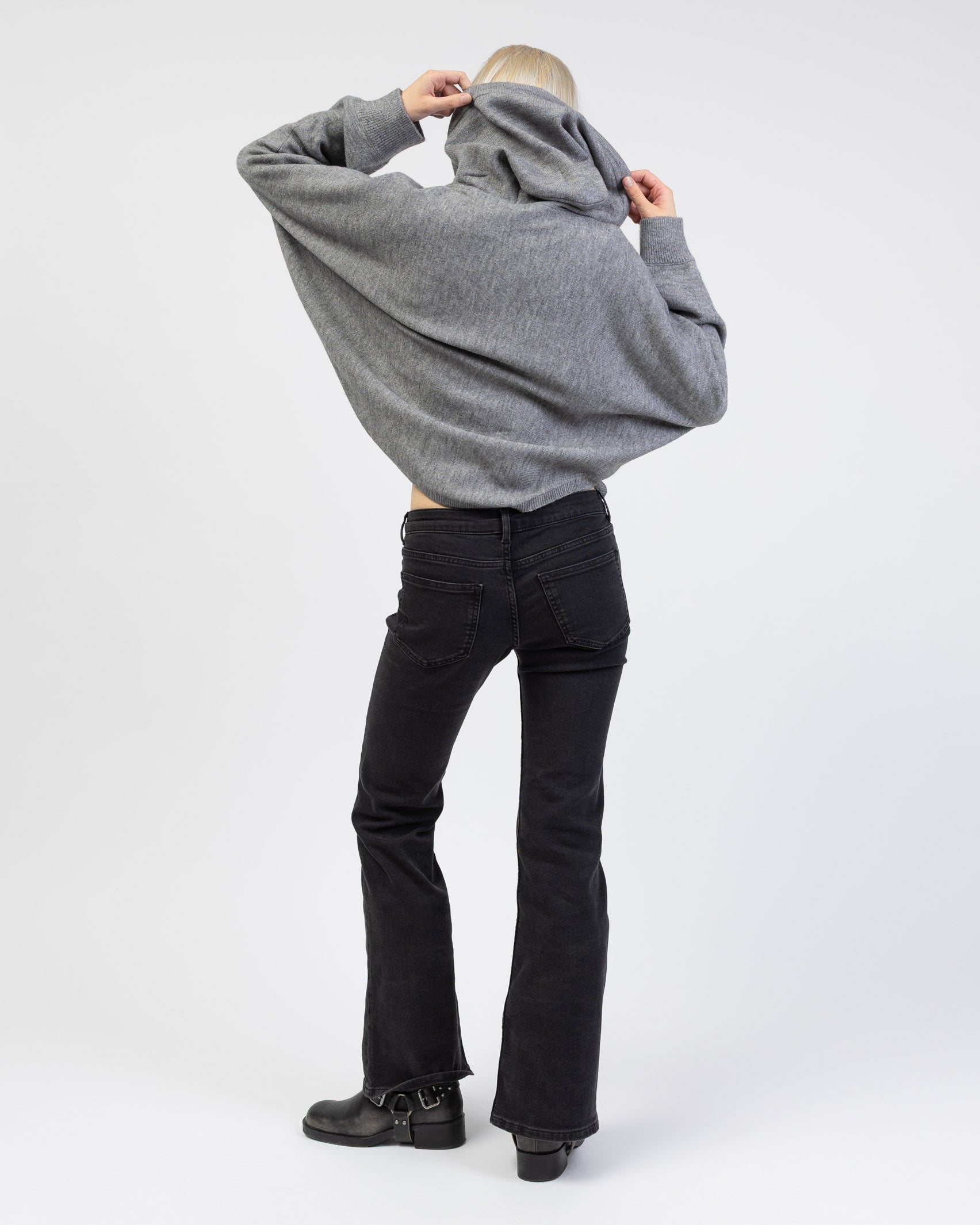 Pullover Poncho mit Kapuze von hinten