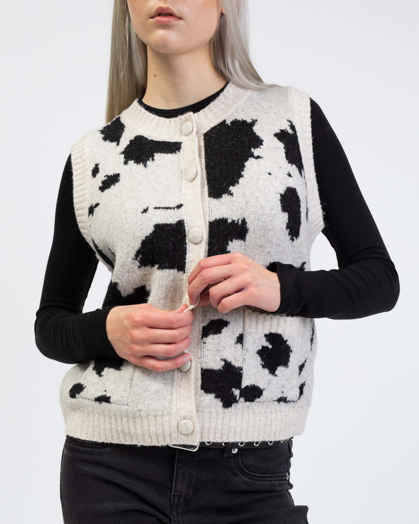 Weste mit Cow-Print im Detail