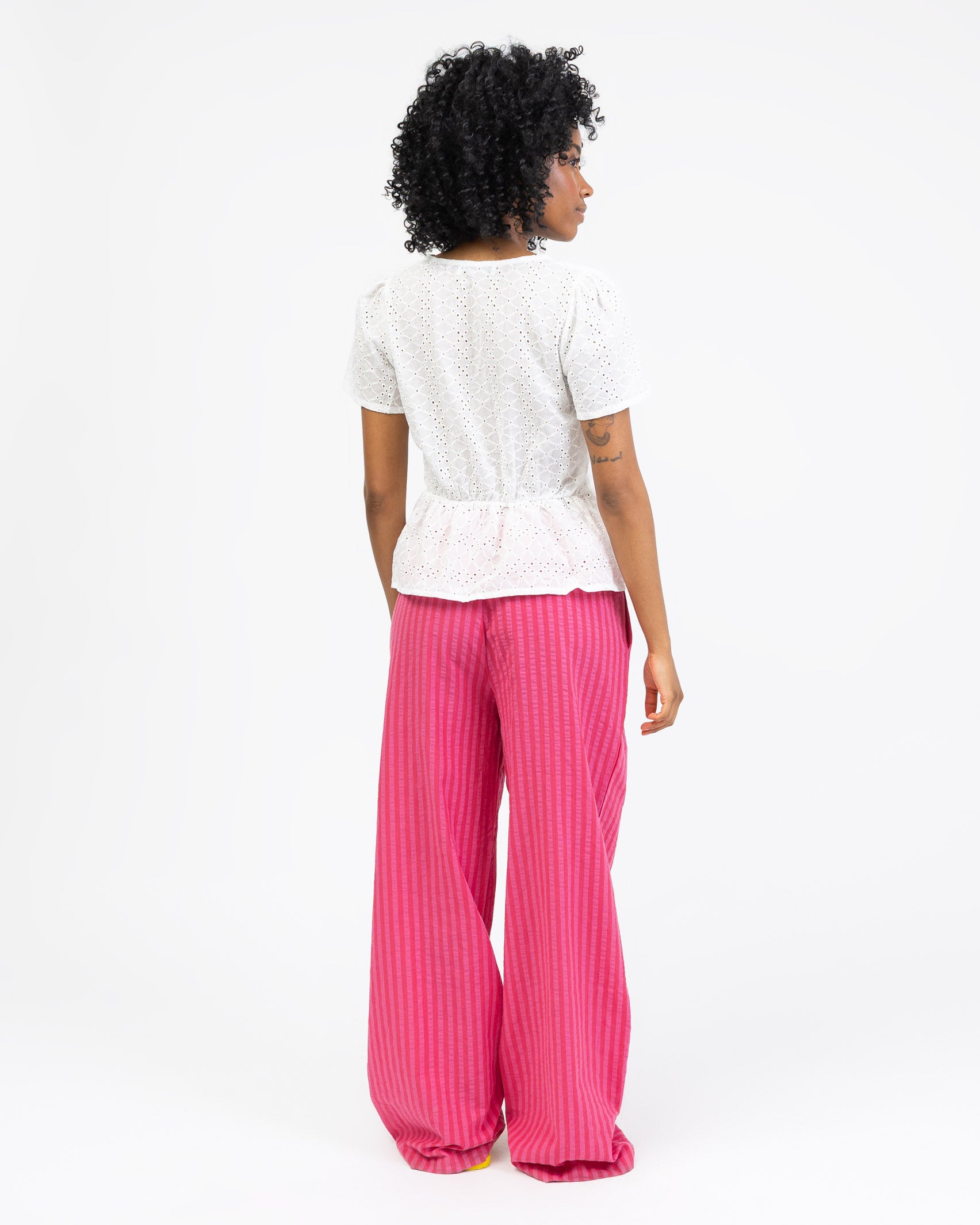 Sommerliche Bluse mit Stickmuster